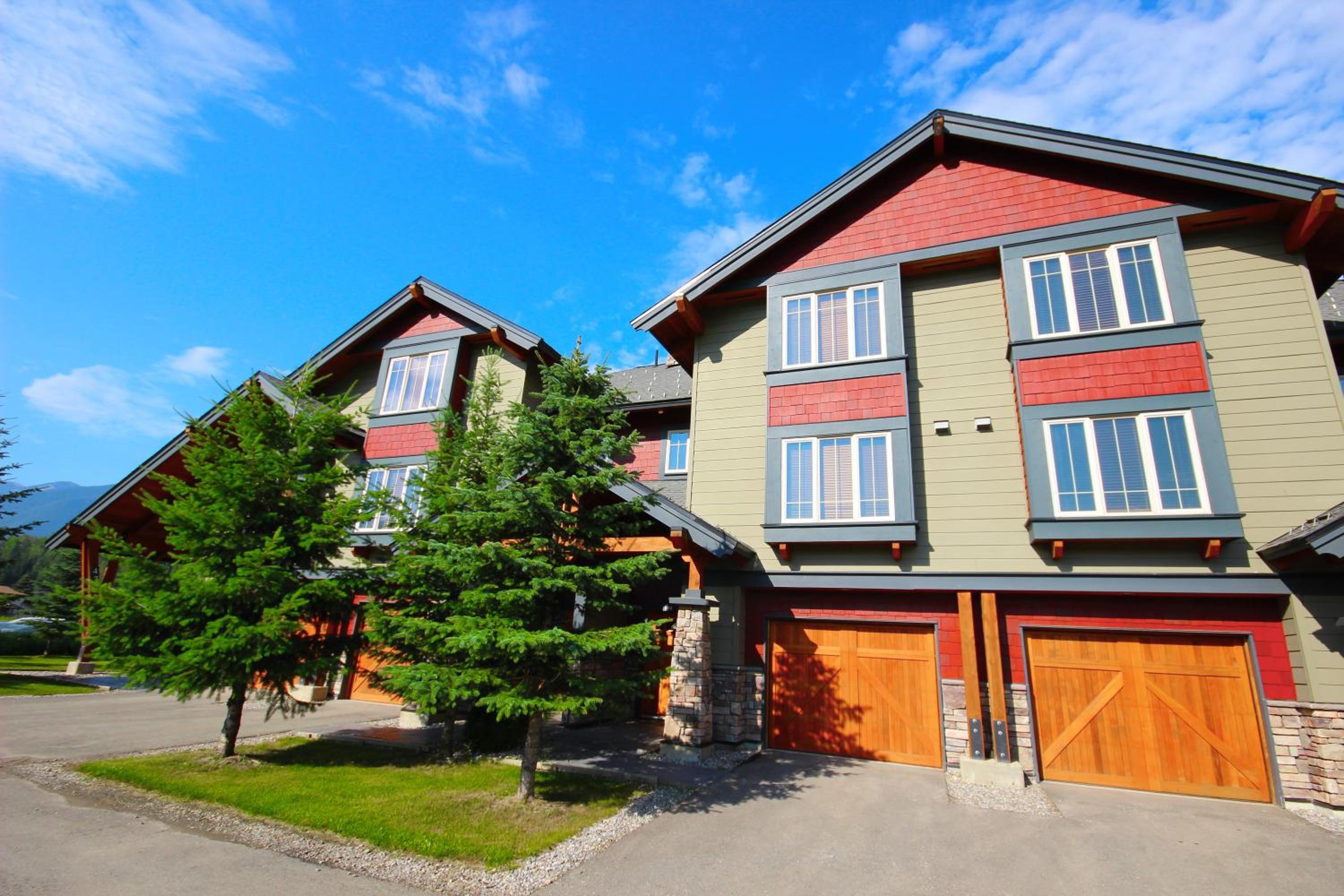 Pinnacle Ridge Chalets by Fernie Lodging Co view 3