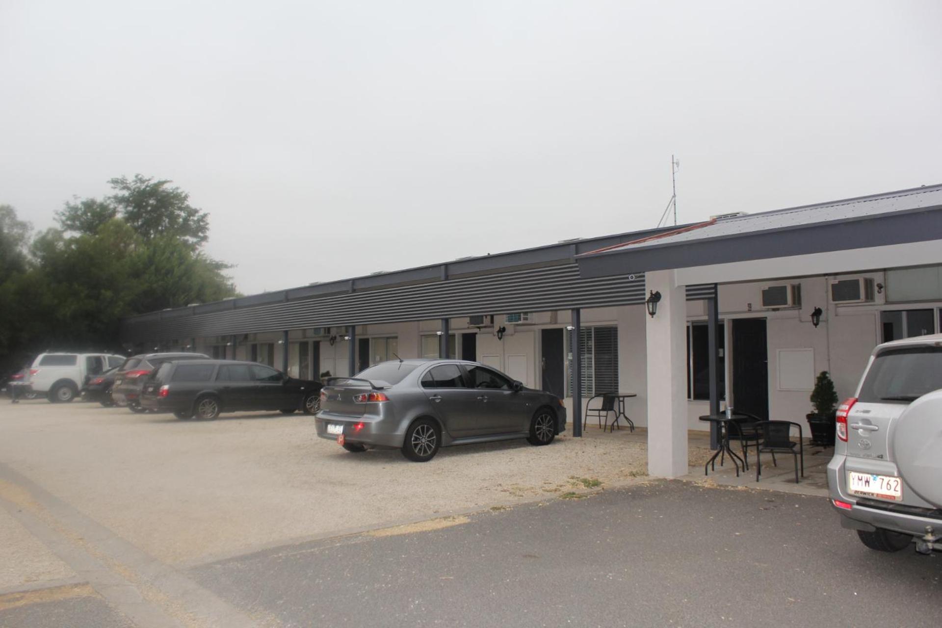 Motel24Seven and Apartments