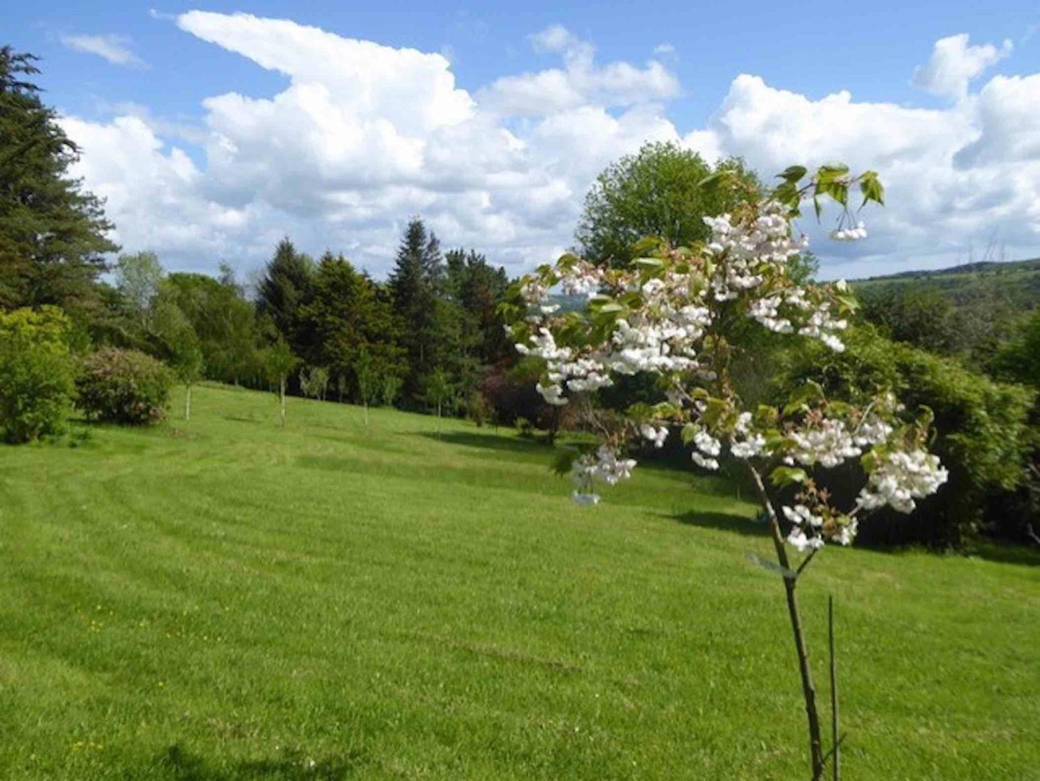 Walkers Retreat with garden and views view 2