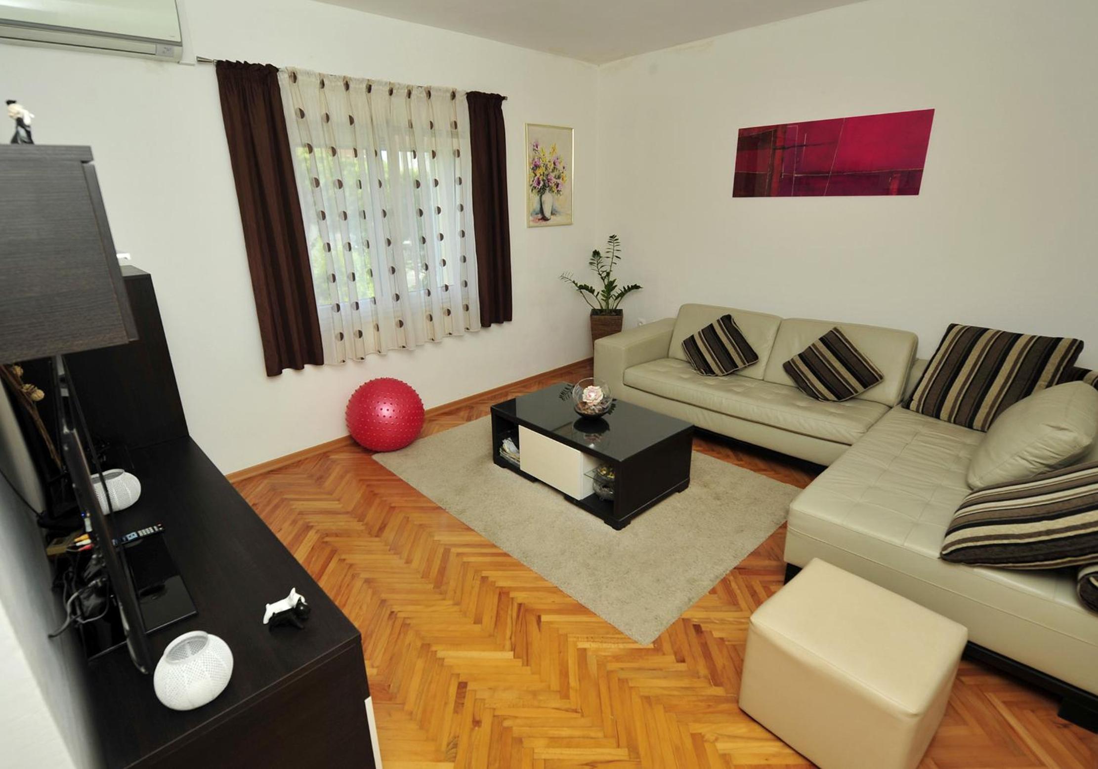 Green Garden Apartment photo 4