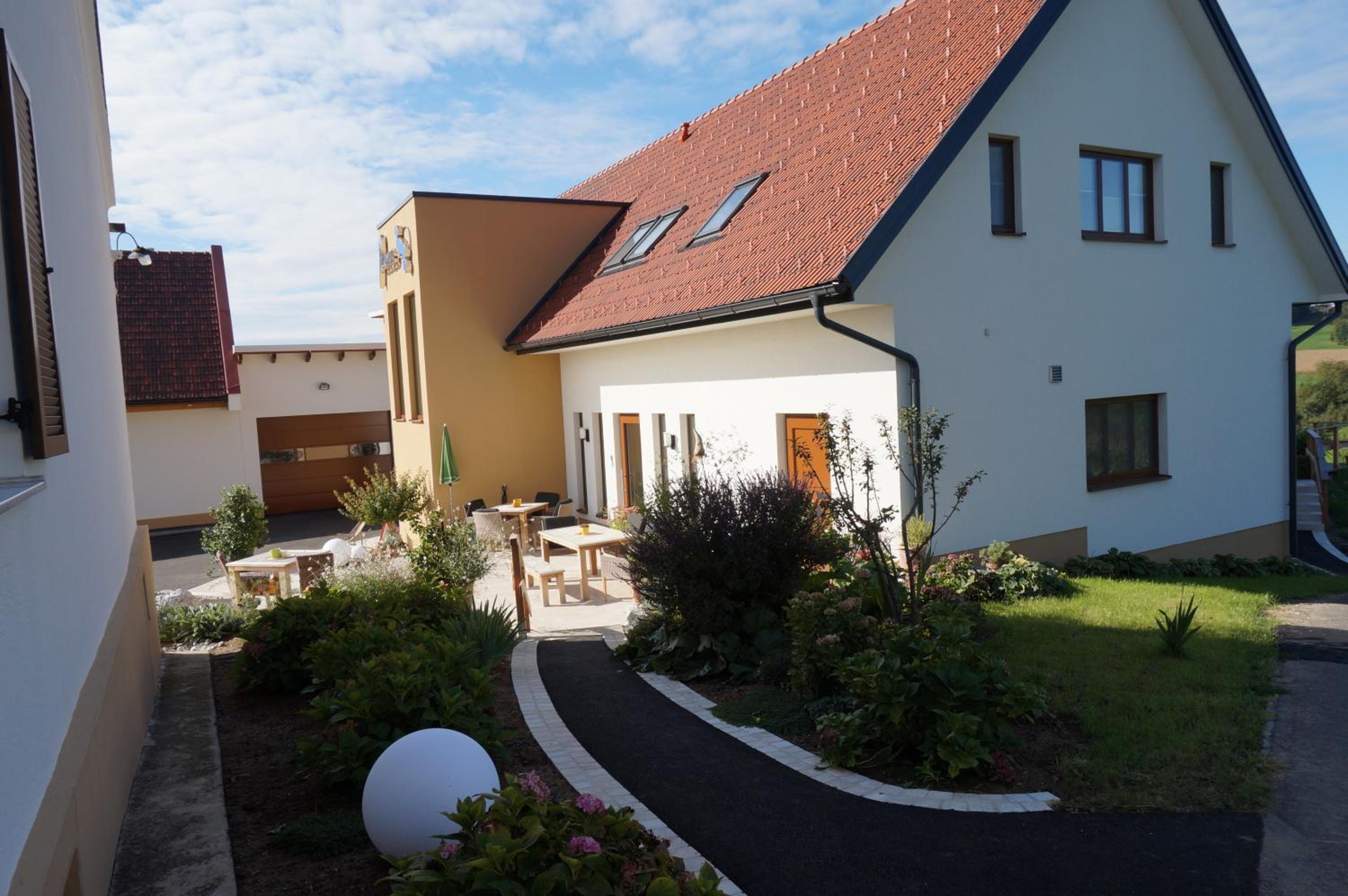Weingut und Gästezimmer Perner