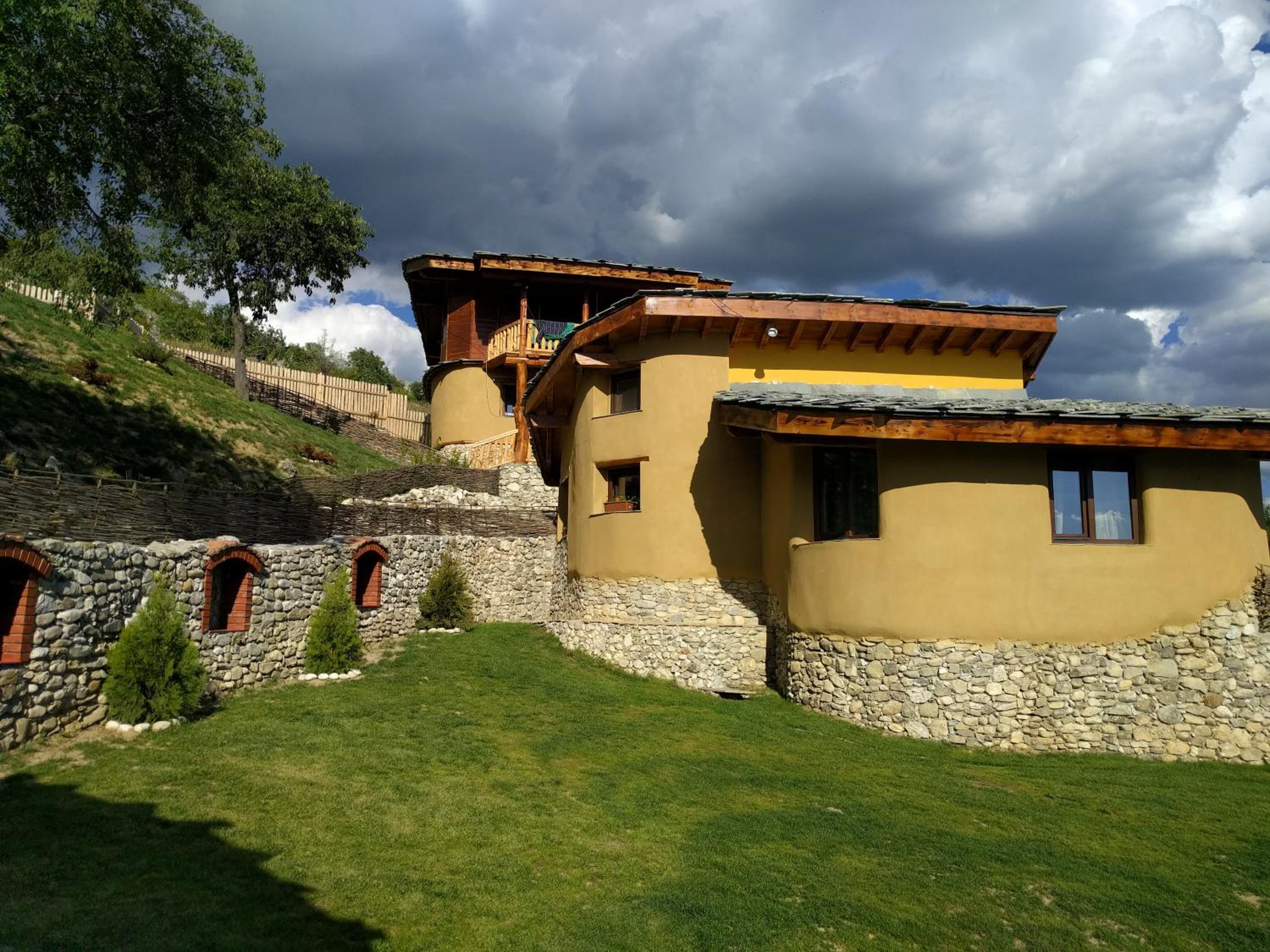 Eco Village Under the Cliffs