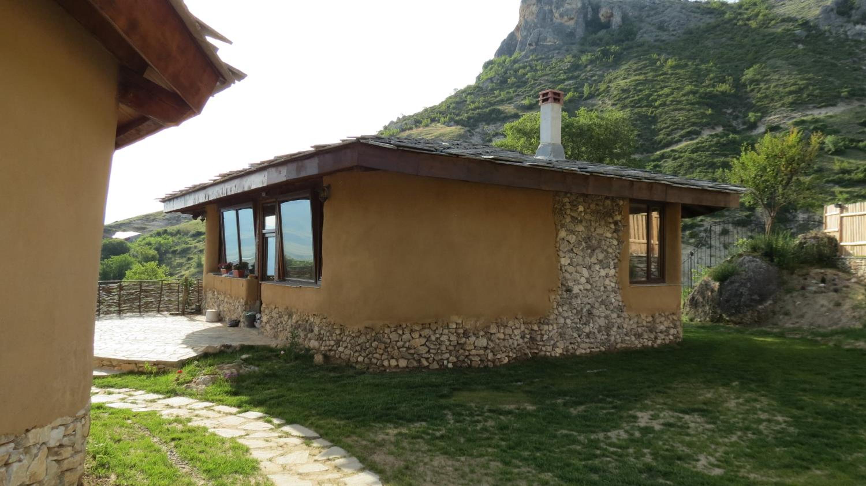 Eco Village Under the Cliffs