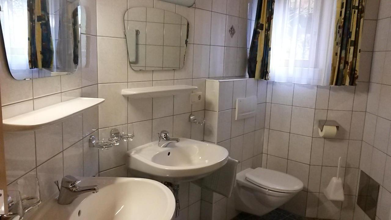 Apart Beate en Kappl — bathroom