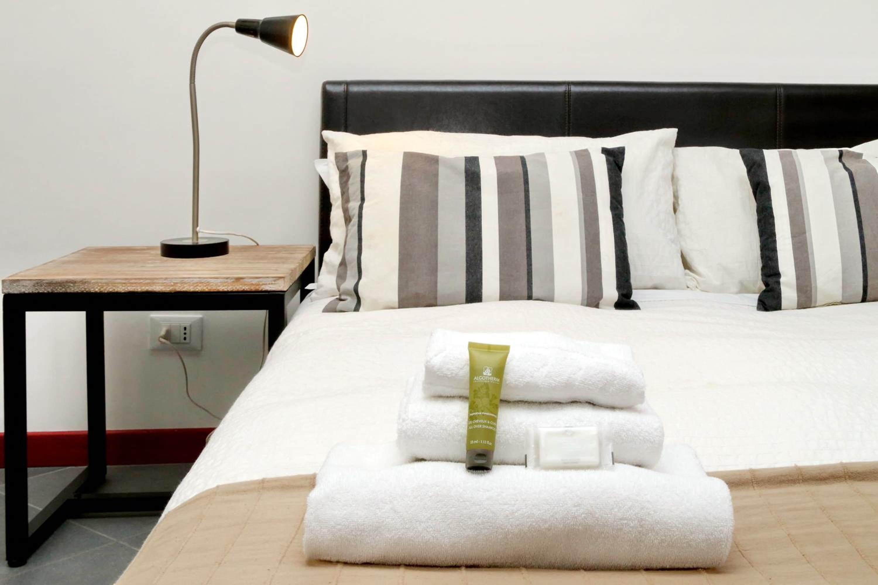 Cozy Apartment Fabia 300 mt from Colosseum