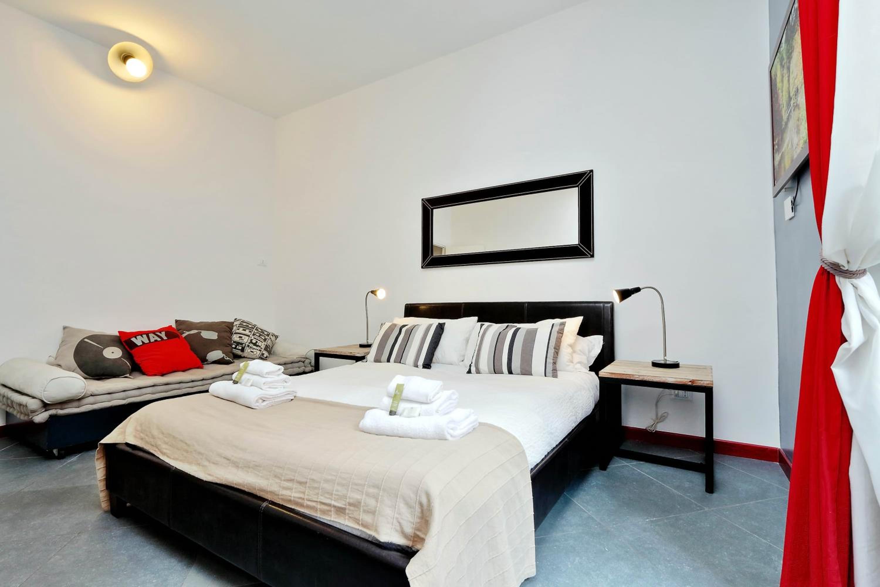 Cozy Apartment Fabia 300 mt from Colosseum