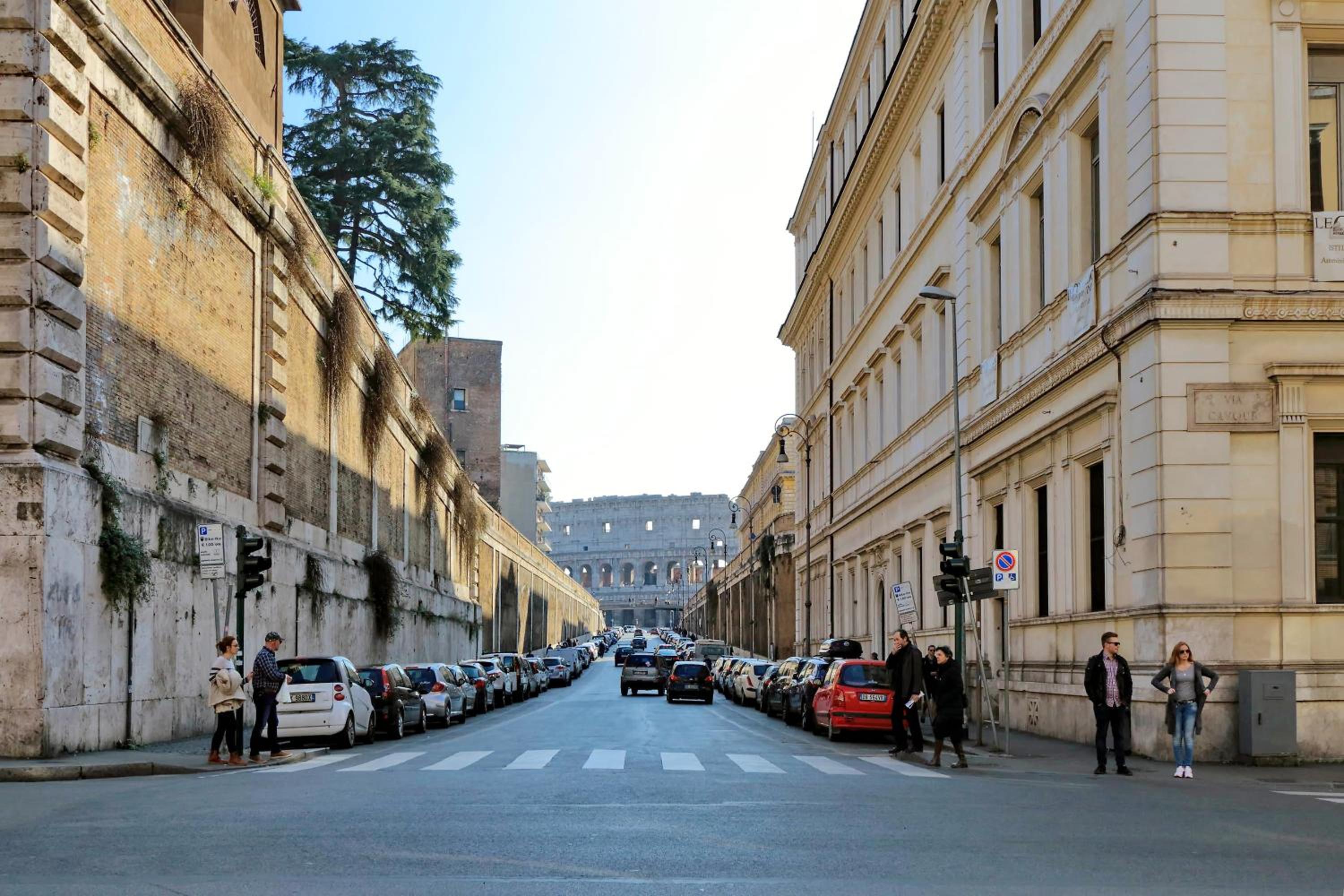 Cozy Apartment Fabia 300 mt from Colosseum