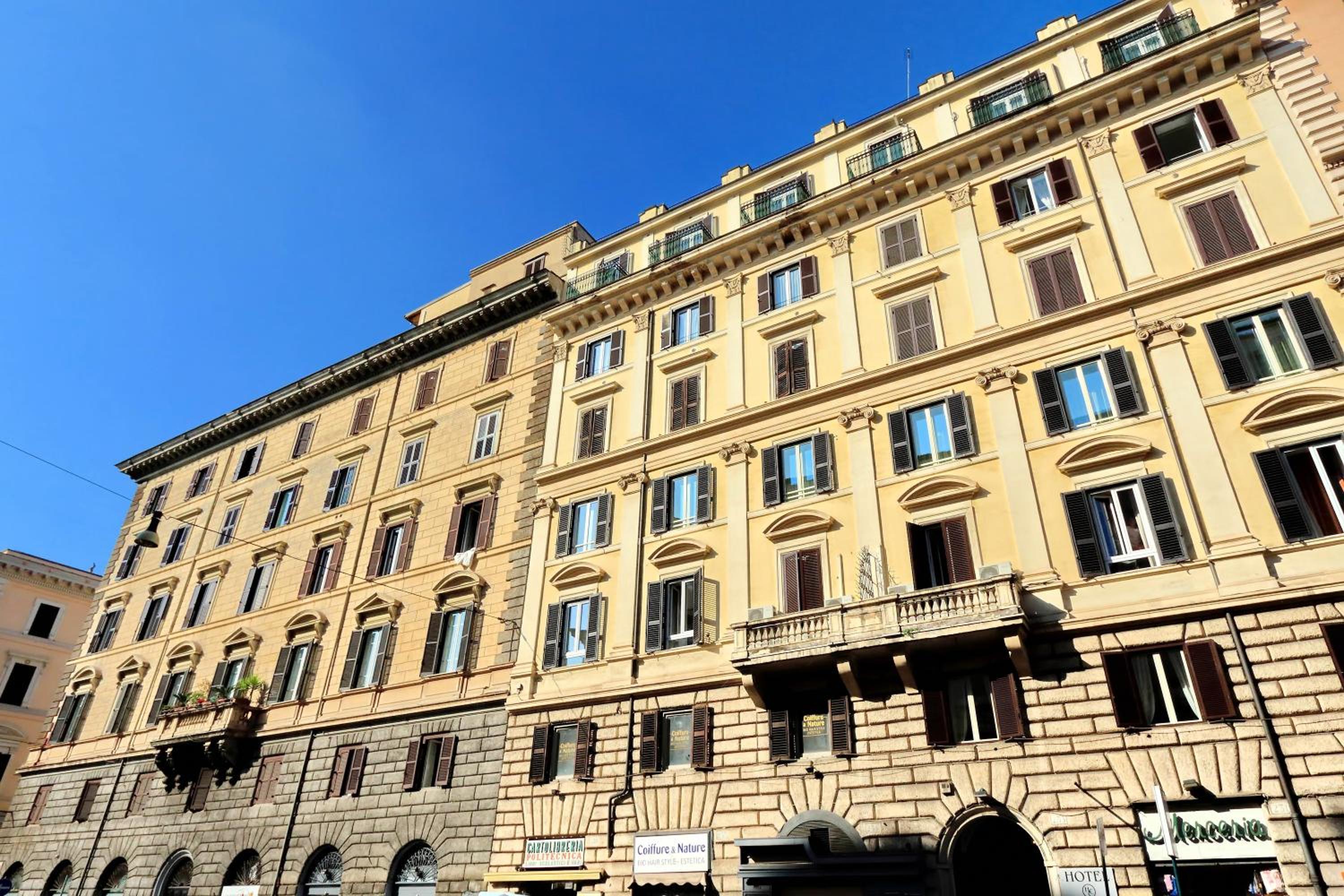 Cozy Apartment Fabia 300 mt from Colosseum