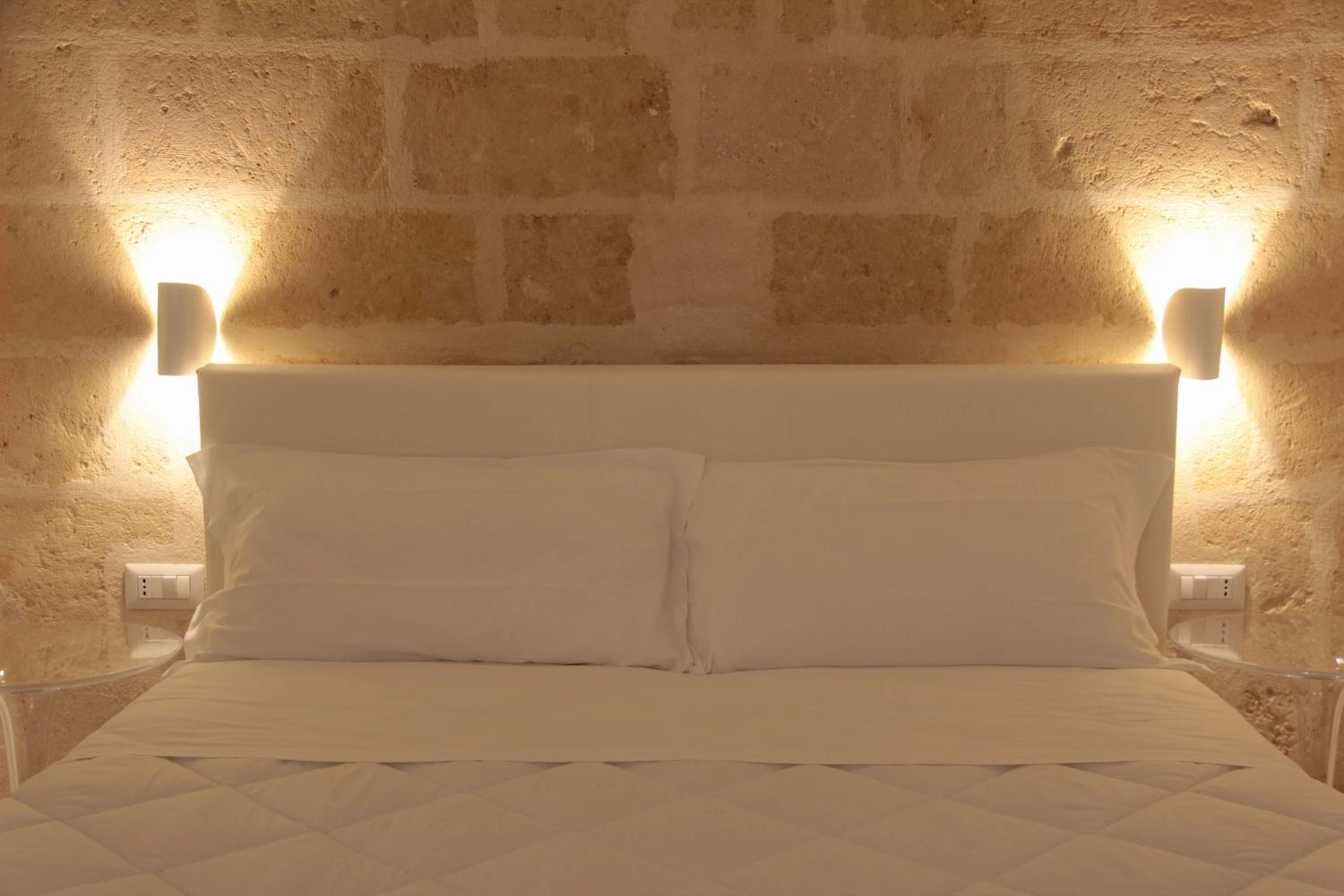 Lamia Room Rentals