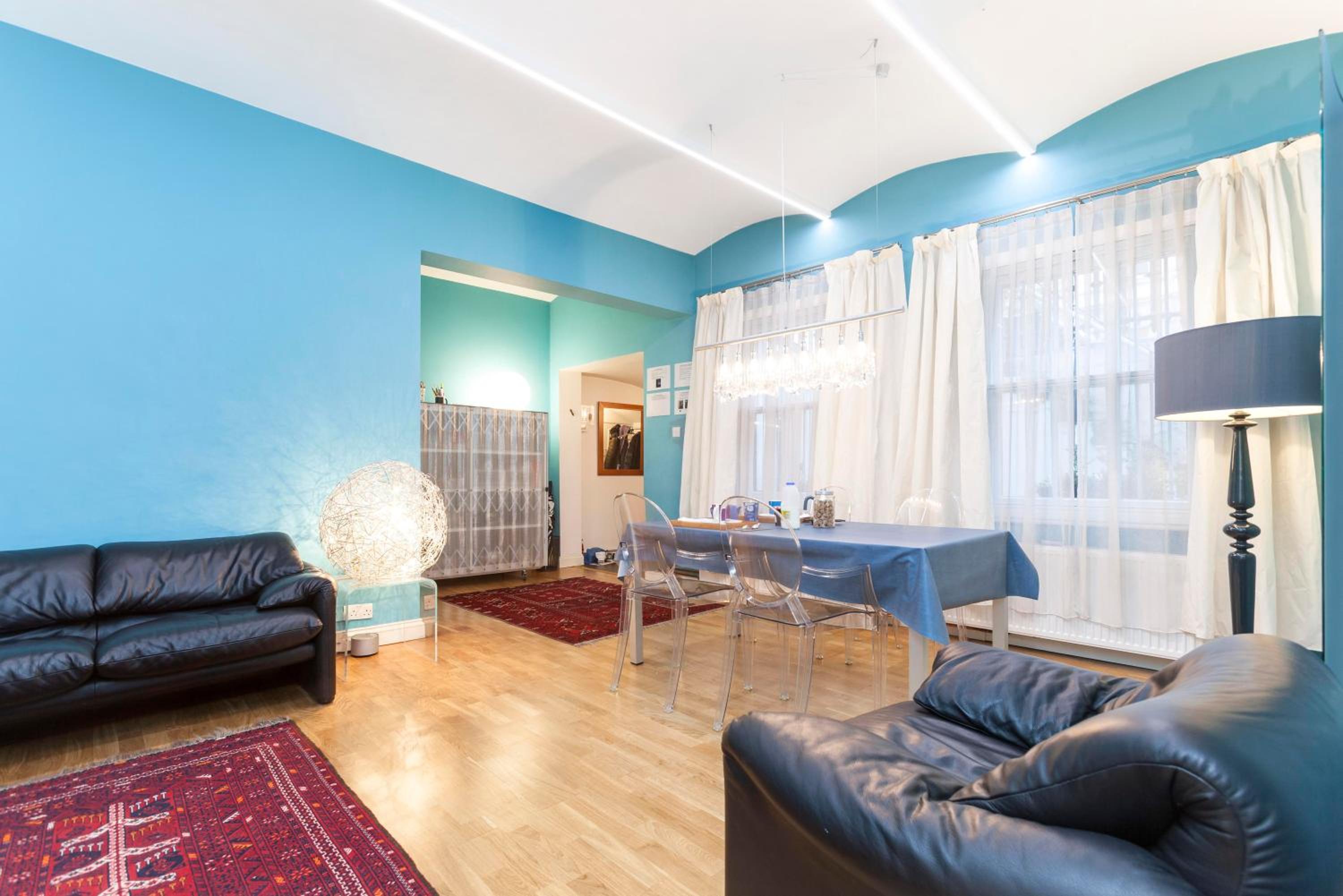 South Kensington Apartment x4, London