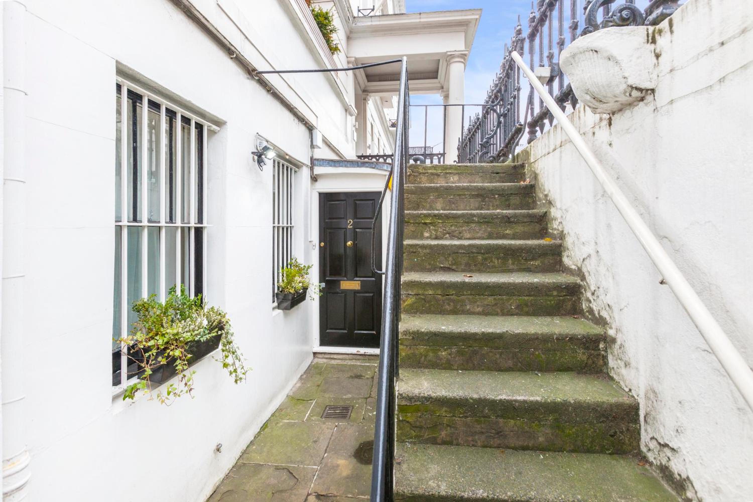 South Kensington Apartment x4, London
