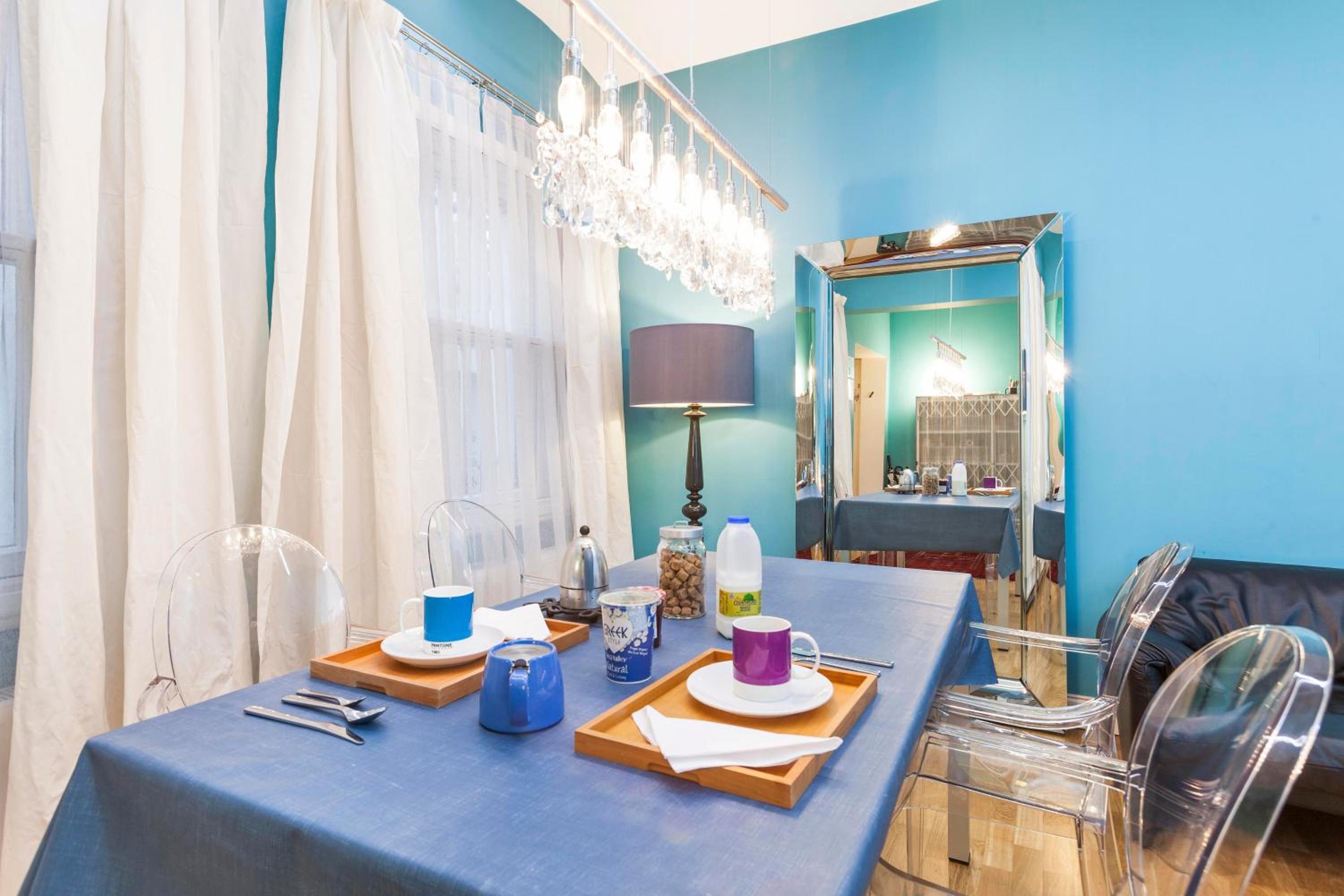 South Kensington Apartment x4, London