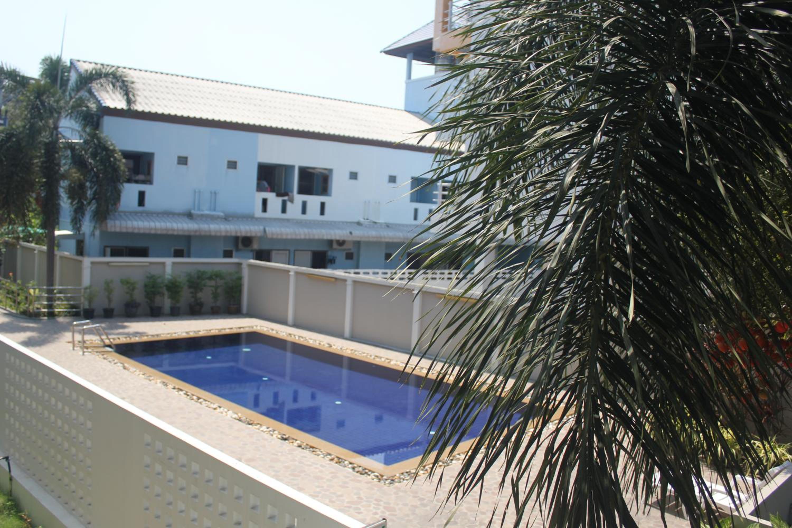 Lomsabai Apartments