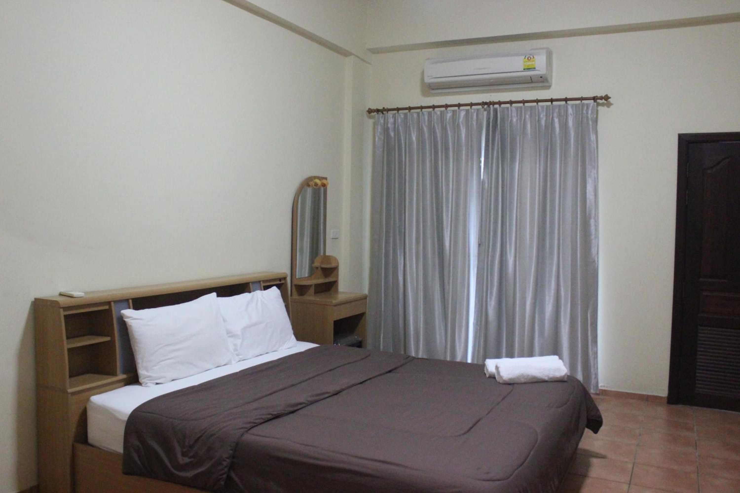 Lomsabai Apartments