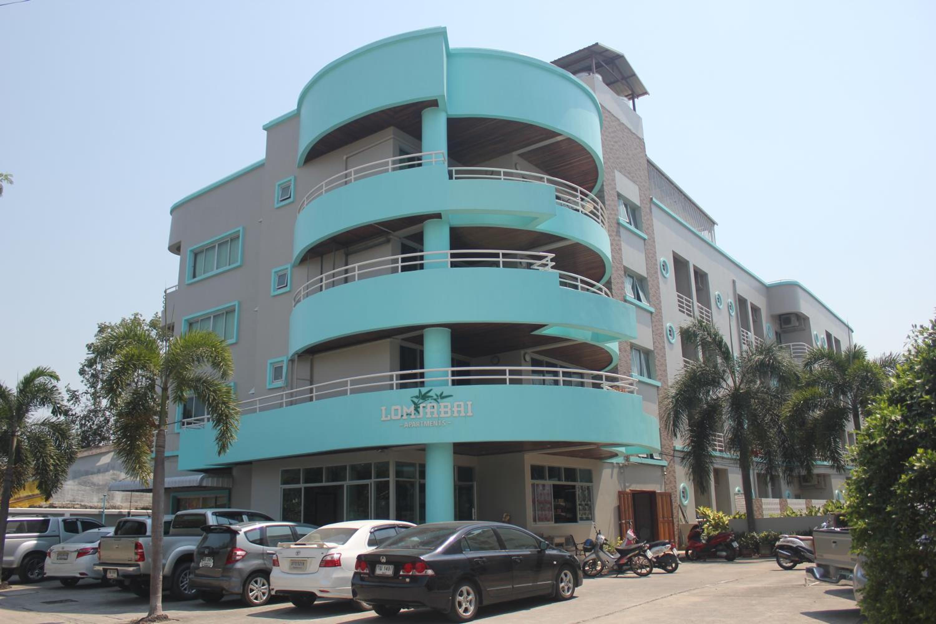 Lomsabai Apartments