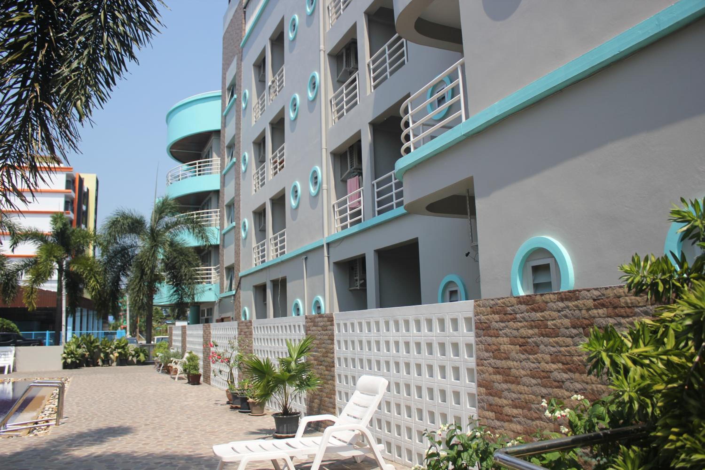 Lomsabai Apartments