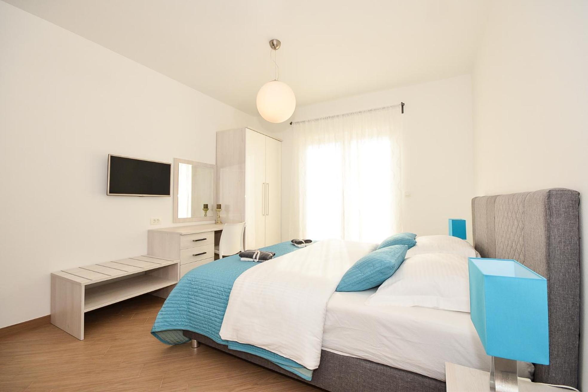 Apartment & Room Ladisic