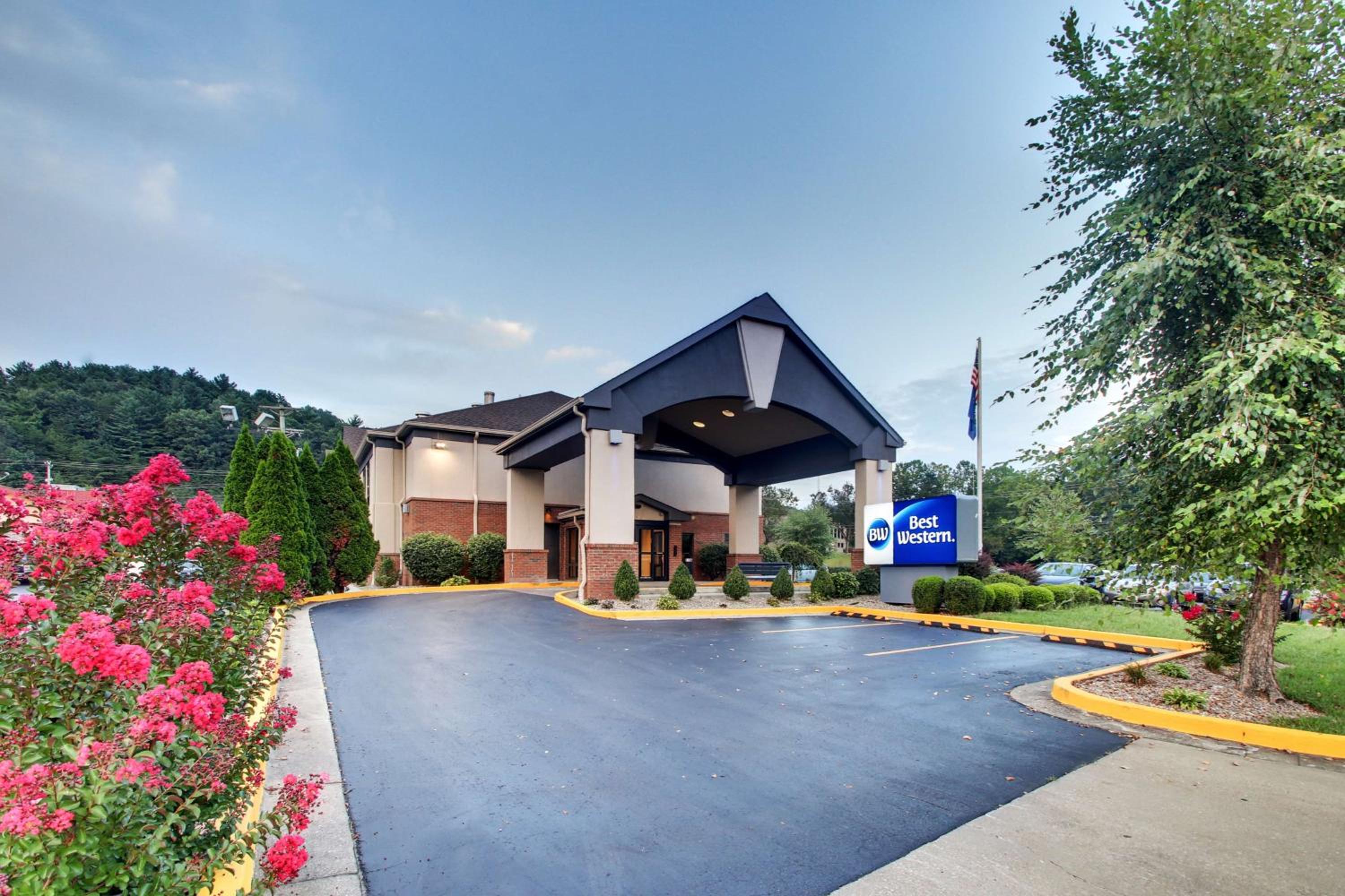 Morehead Vacations - Best Western Eagles Inn - Property Image 1