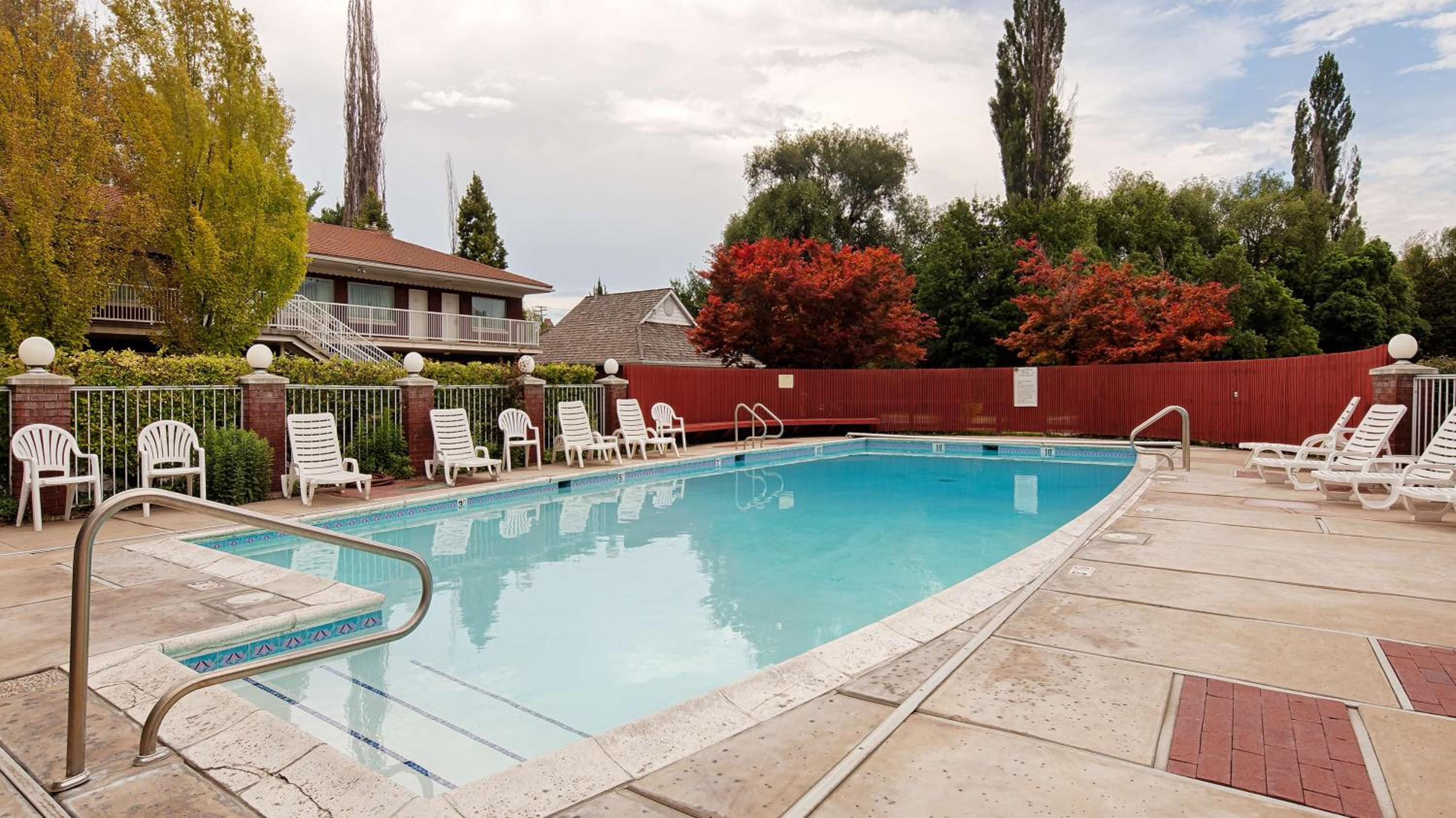Logan Vacations - Baugh Motel, SureStay Collection by Best Western - Property Image 8