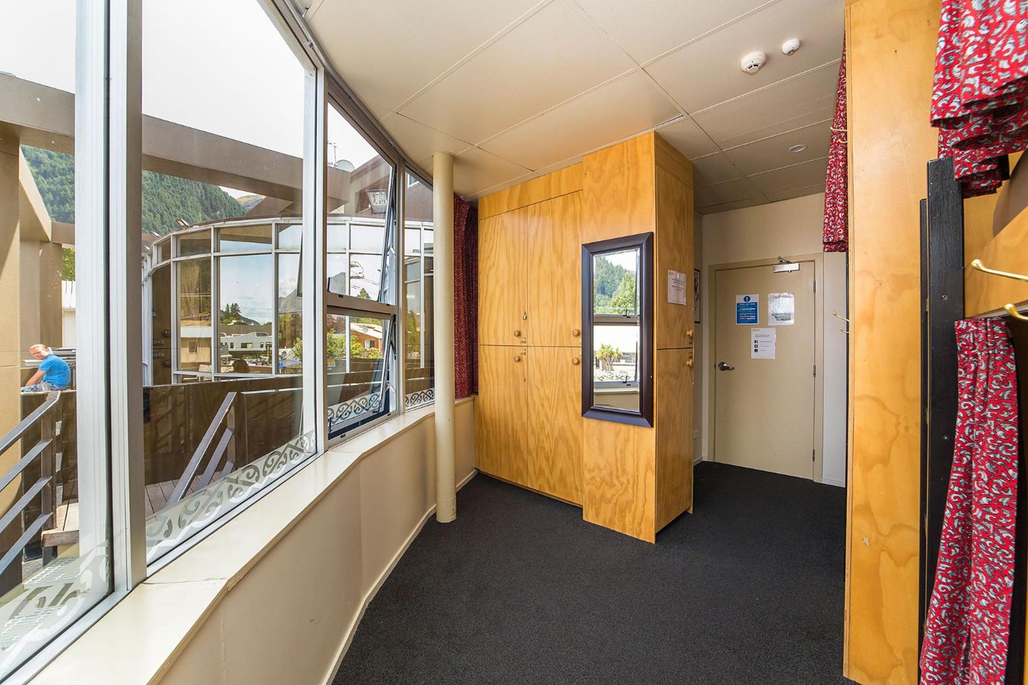 Tahuna Pod Hostel