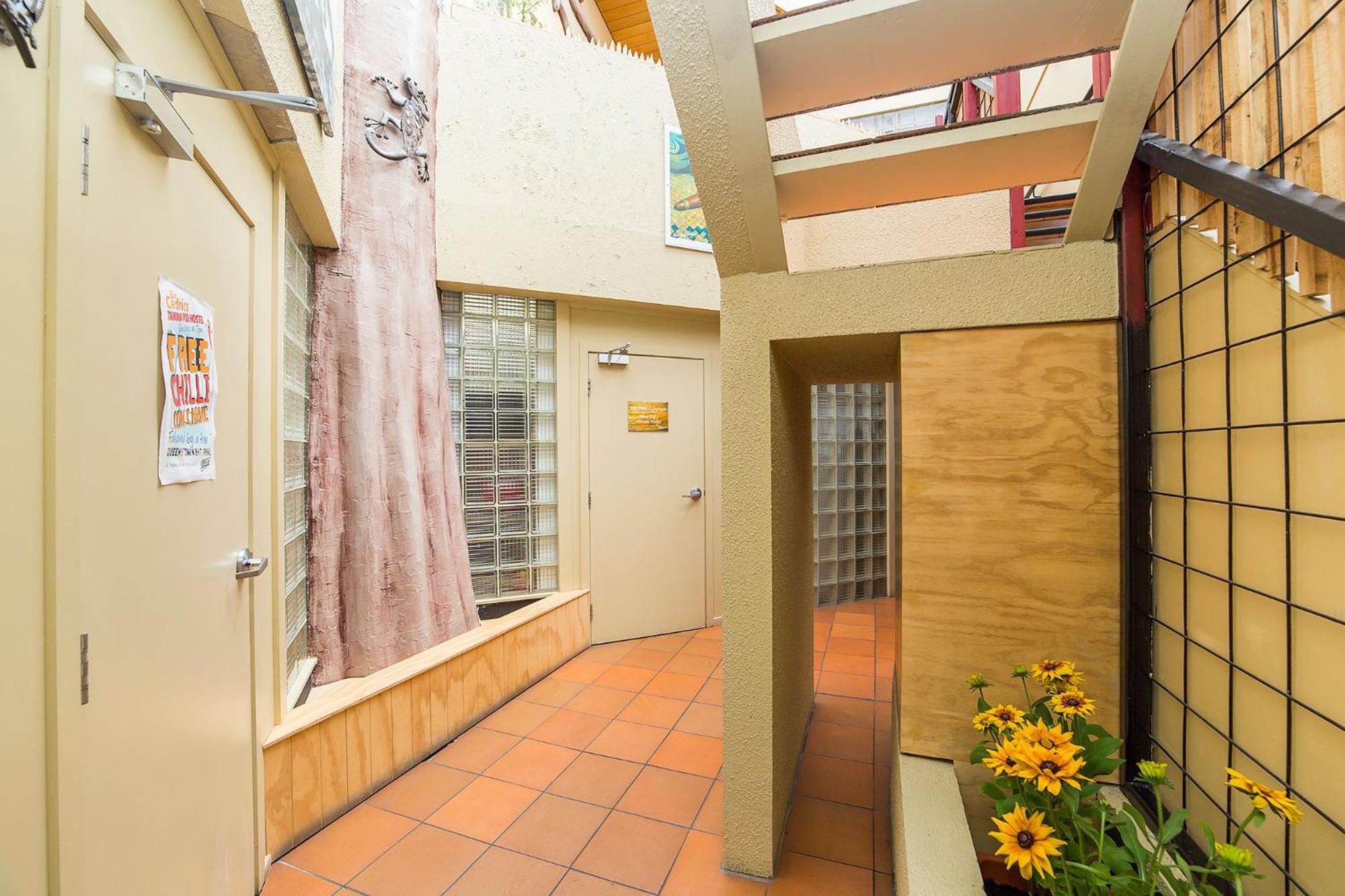 Tahuna Pod Hostel