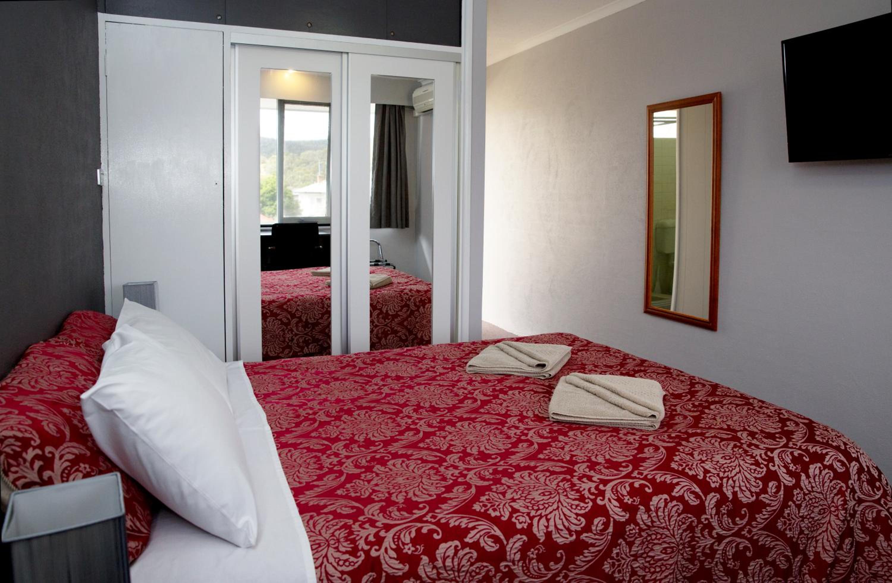White Manor Motel