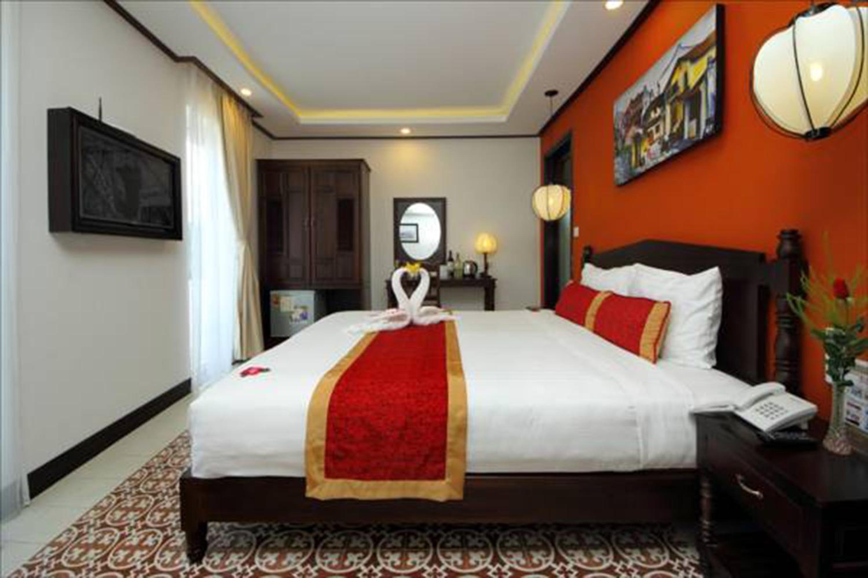 Golden Bell Backpacker Hotel & Pool Bar
