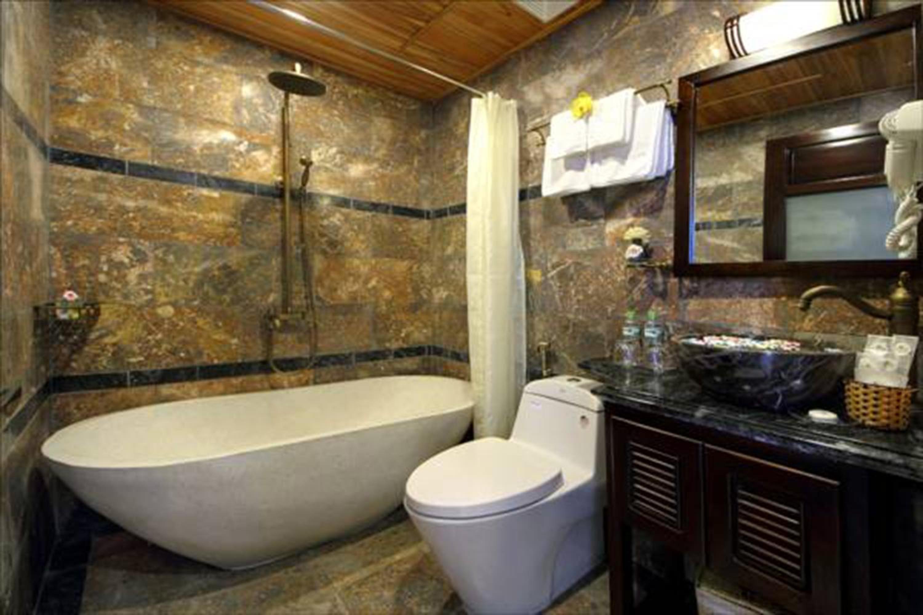 Golden Bell Backpacker Hotel & Pool Bar