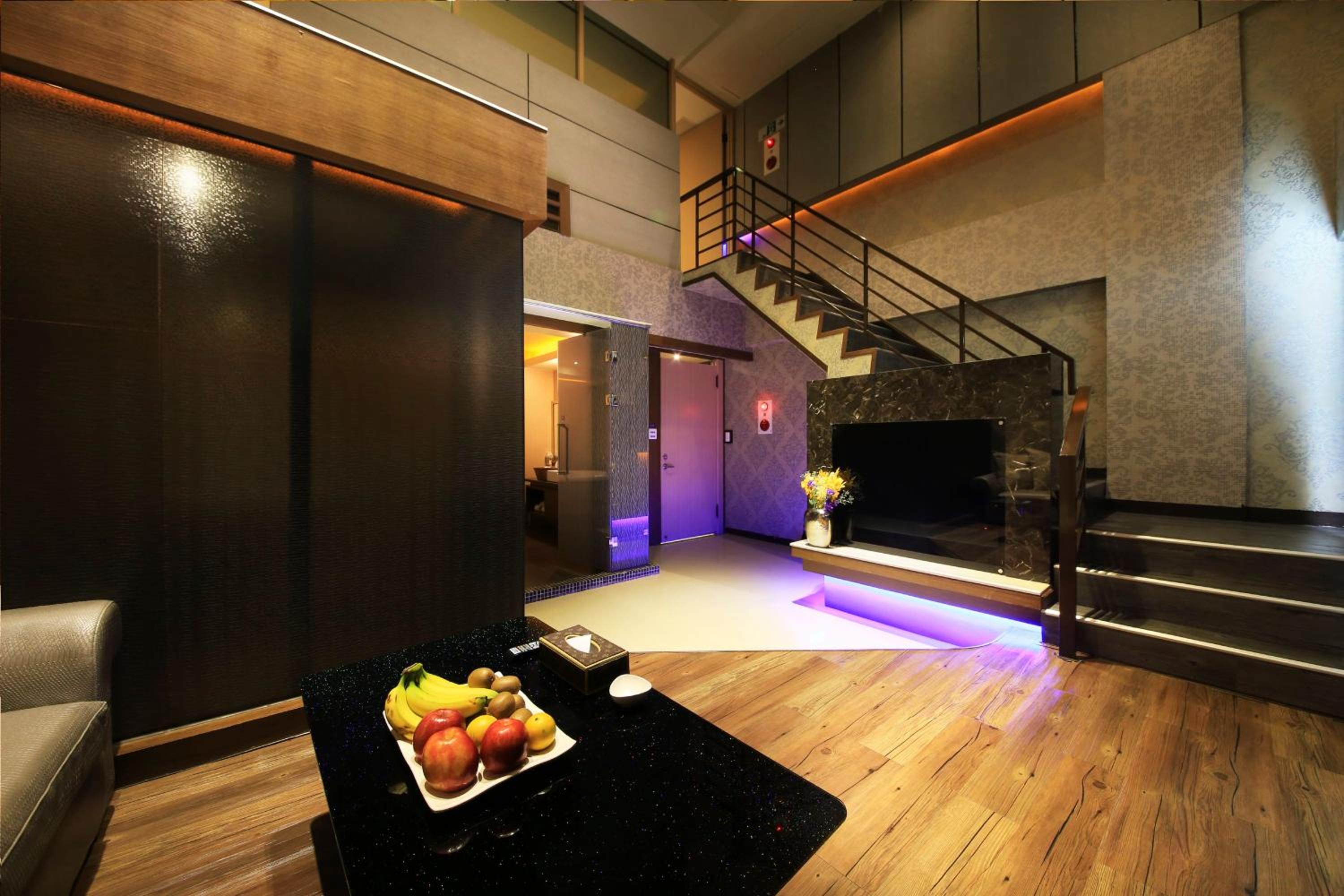 Photo 8
