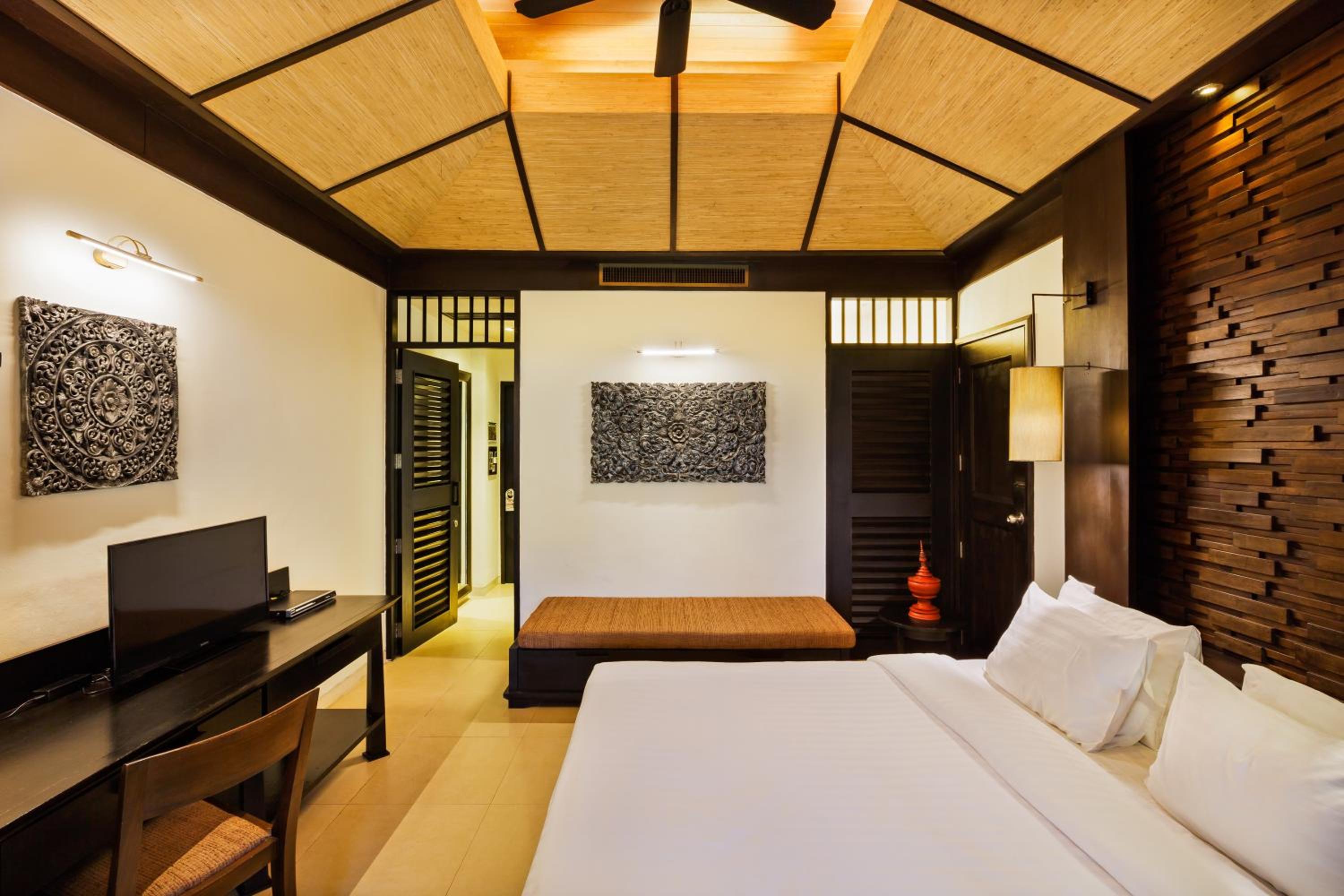 Impiana Beachfront Resort Patong, Phuket