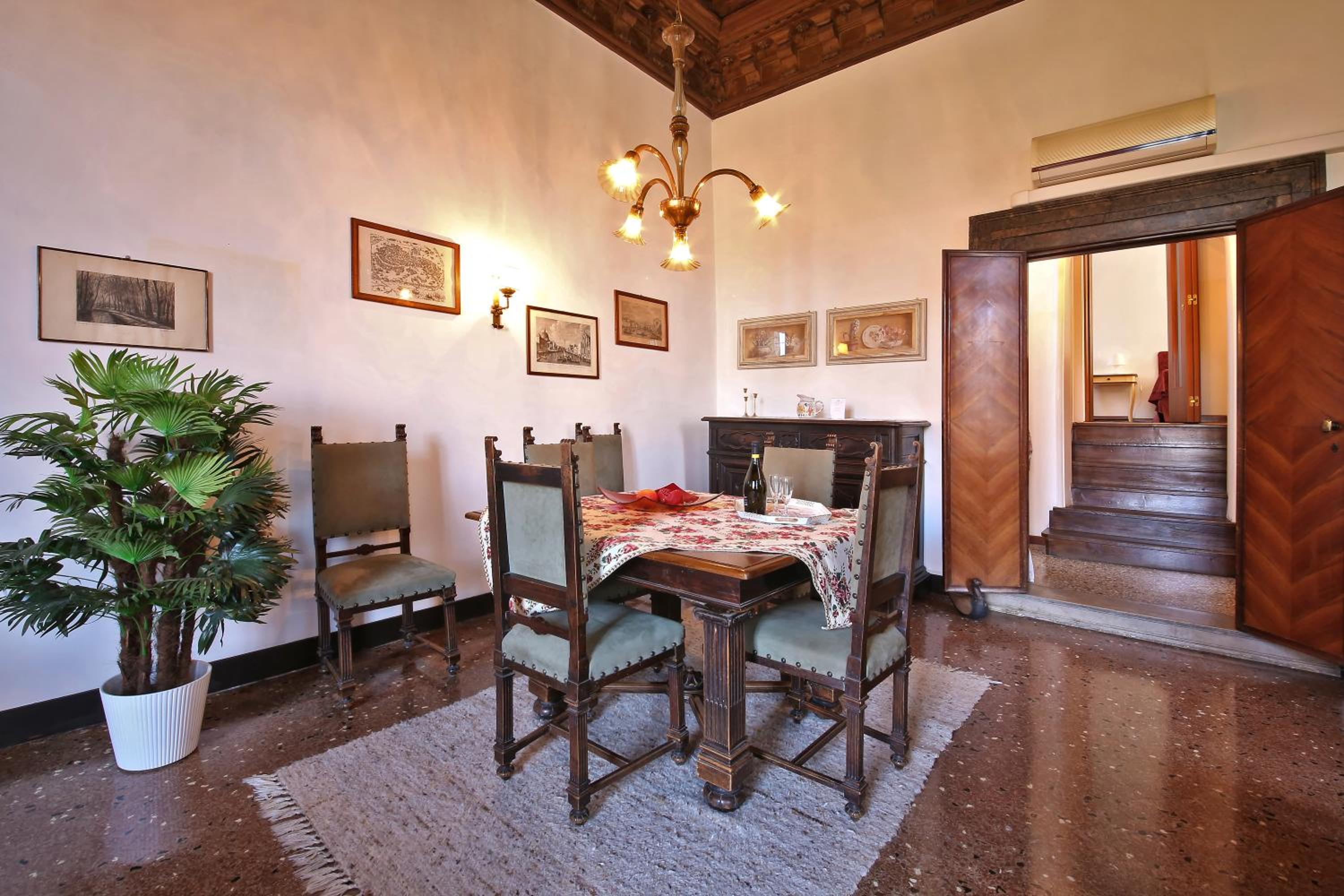 Appartamenti inside Palazzo Foscarini