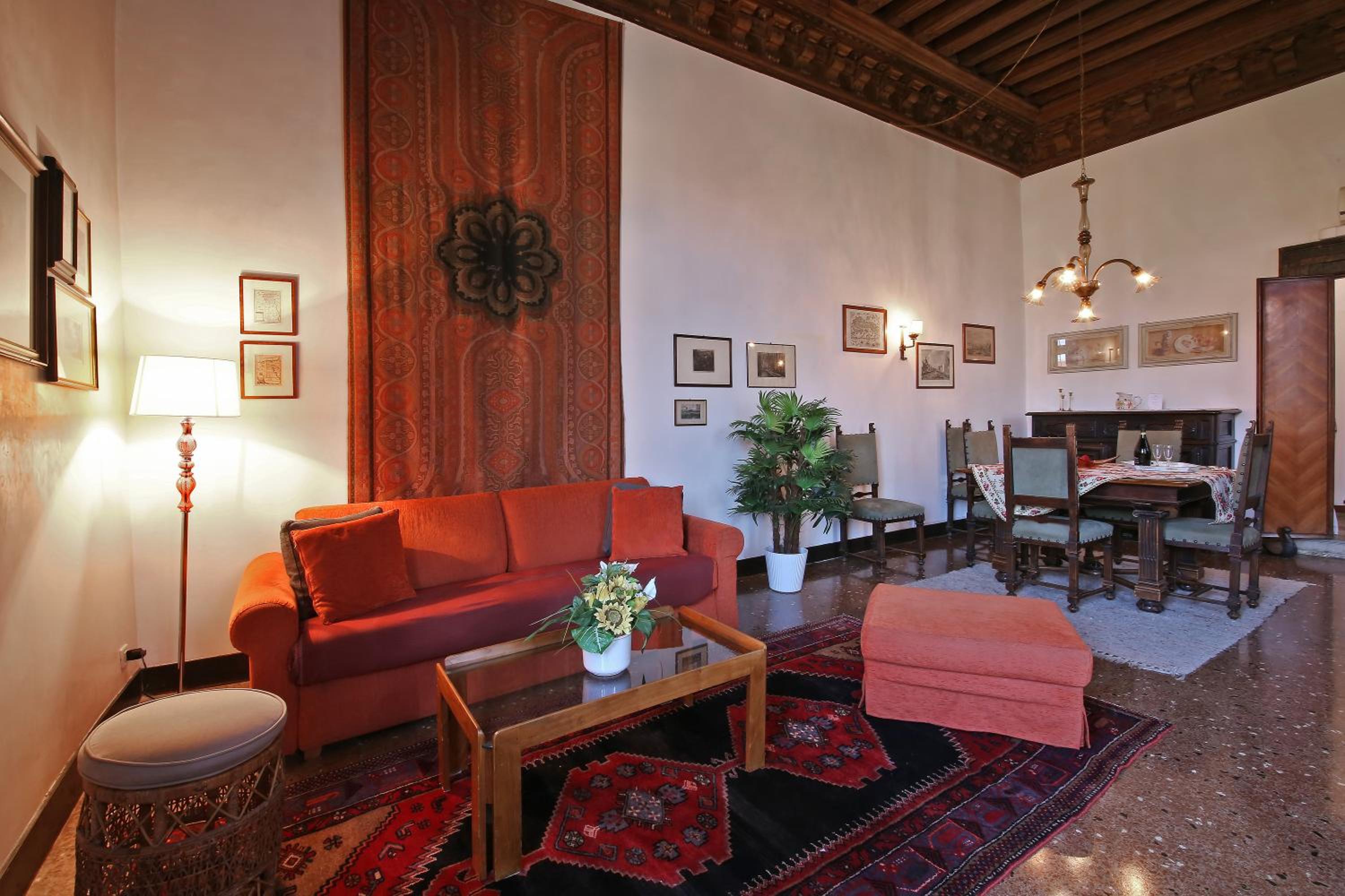 Appartamenti inside Palazzo Foscarini