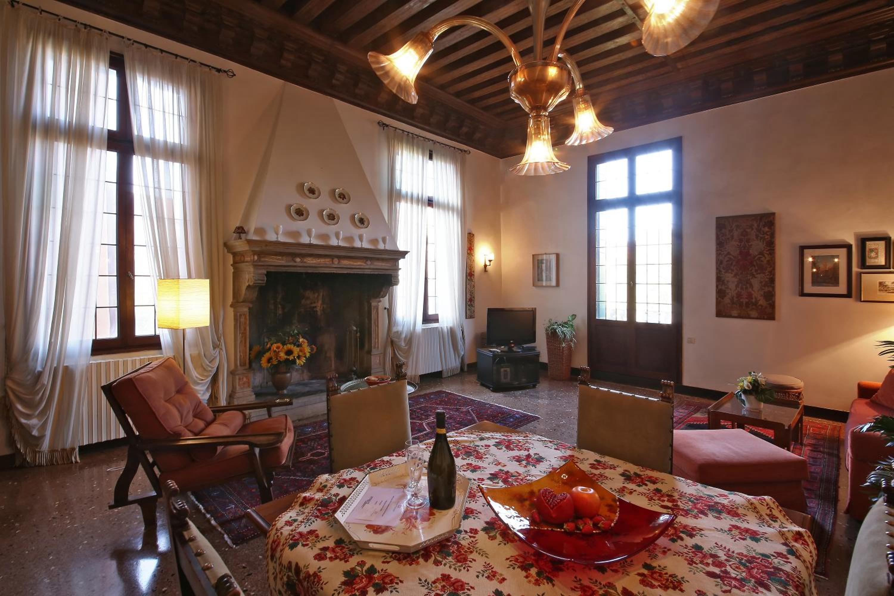Appartamenti inside Palazzo Foscarini