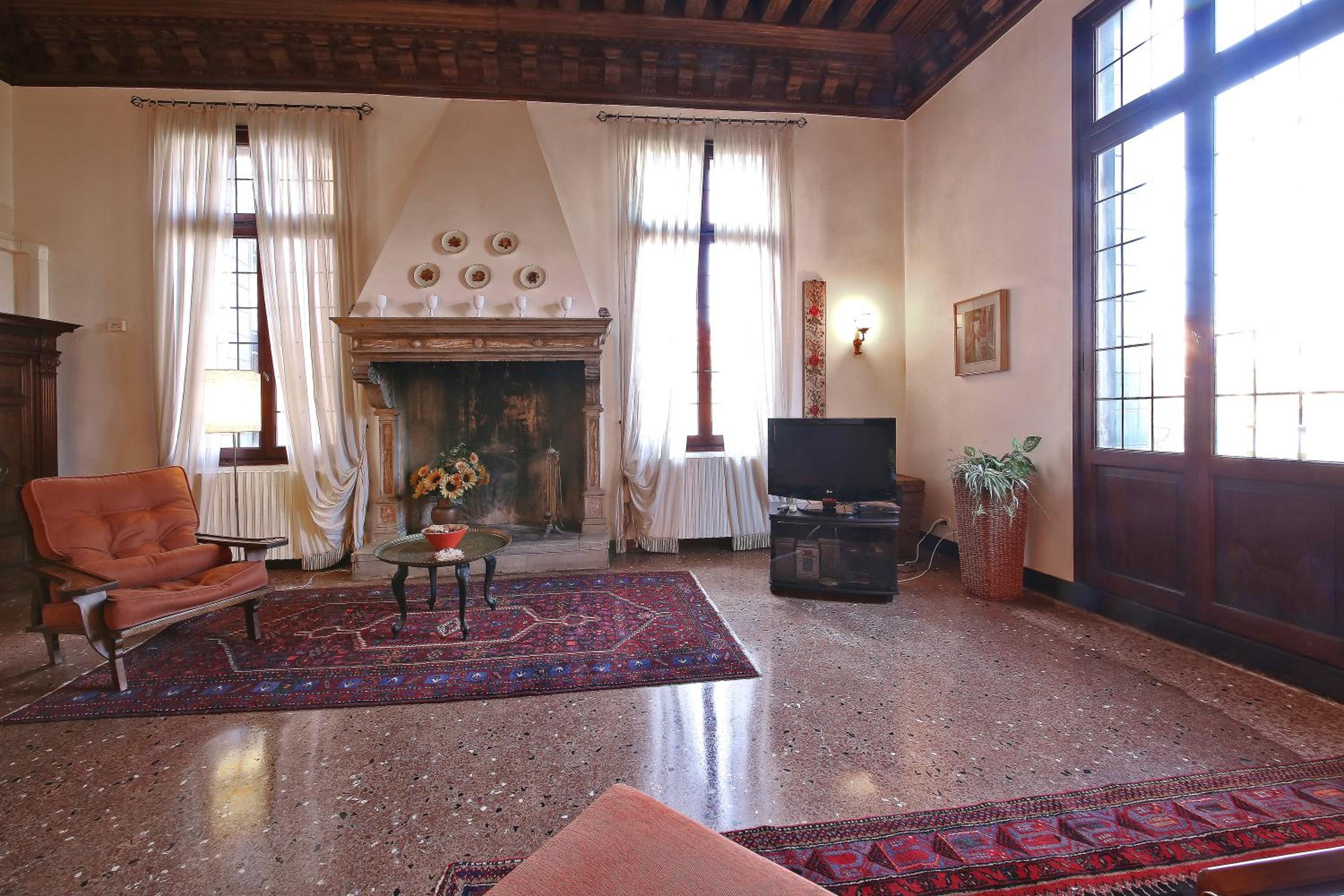 Appartamenti inside Palazzo Foscarini