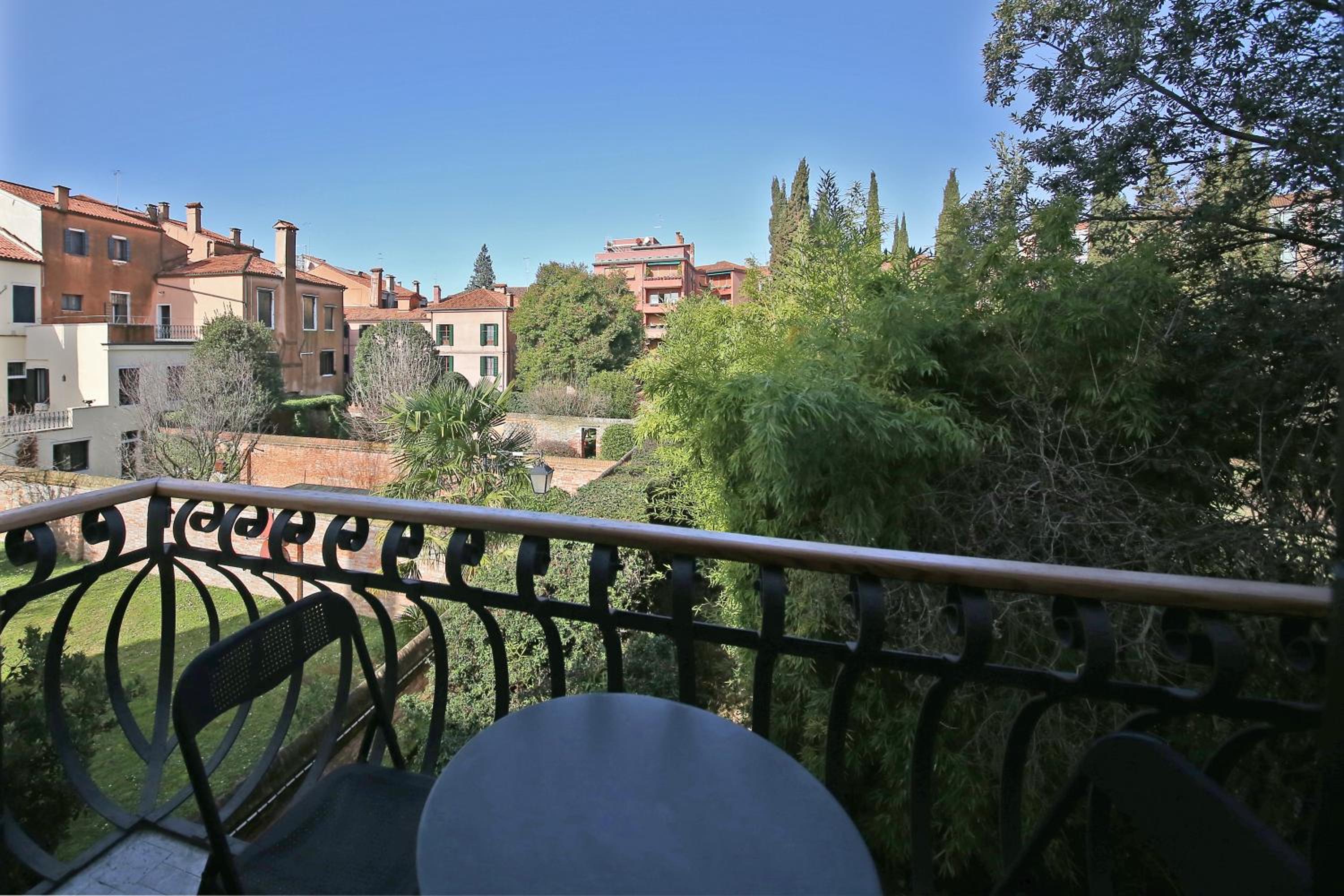 Appartamenti inside Palazzo Foscarini