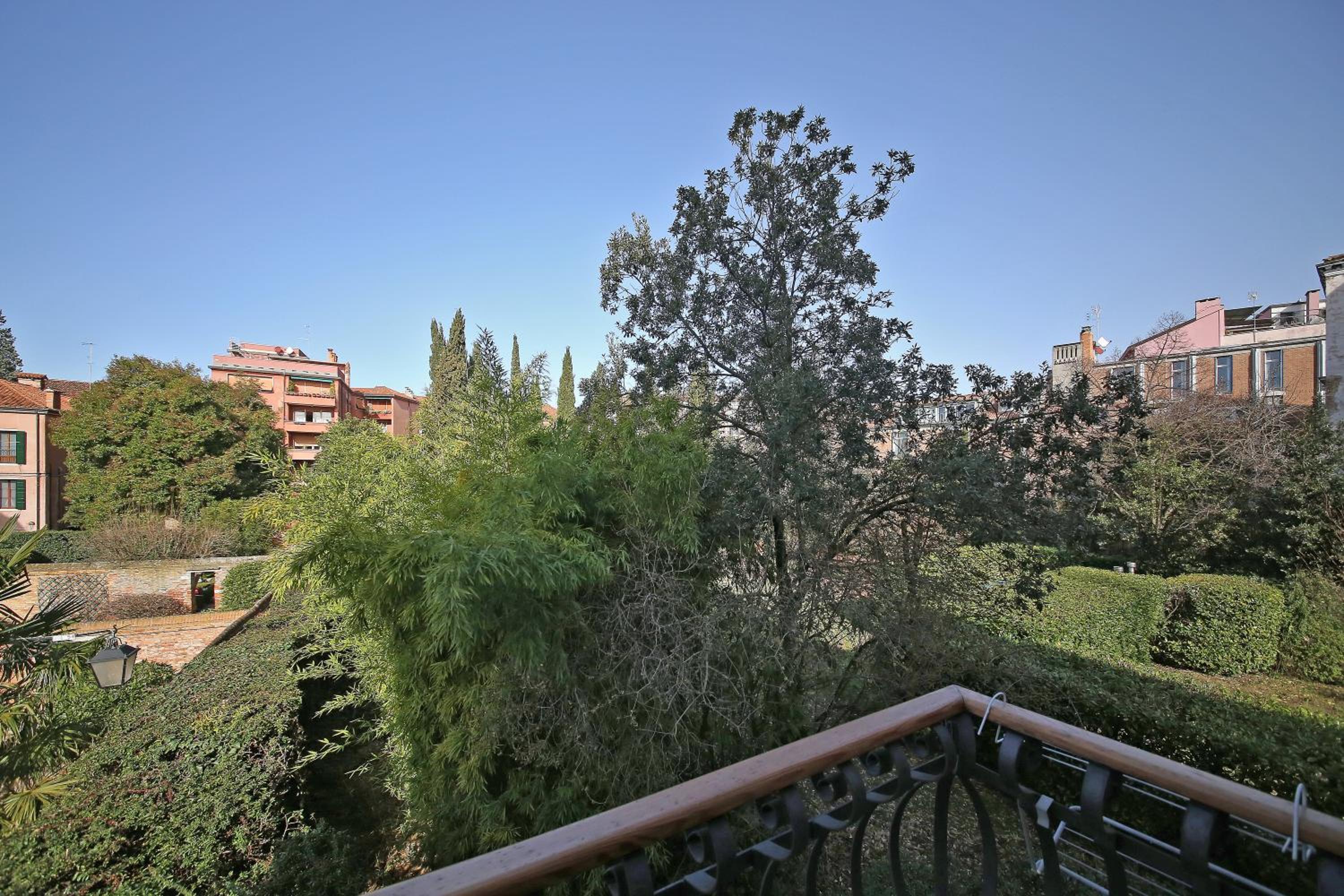 Appartamenti inside Palazzo Foscarini