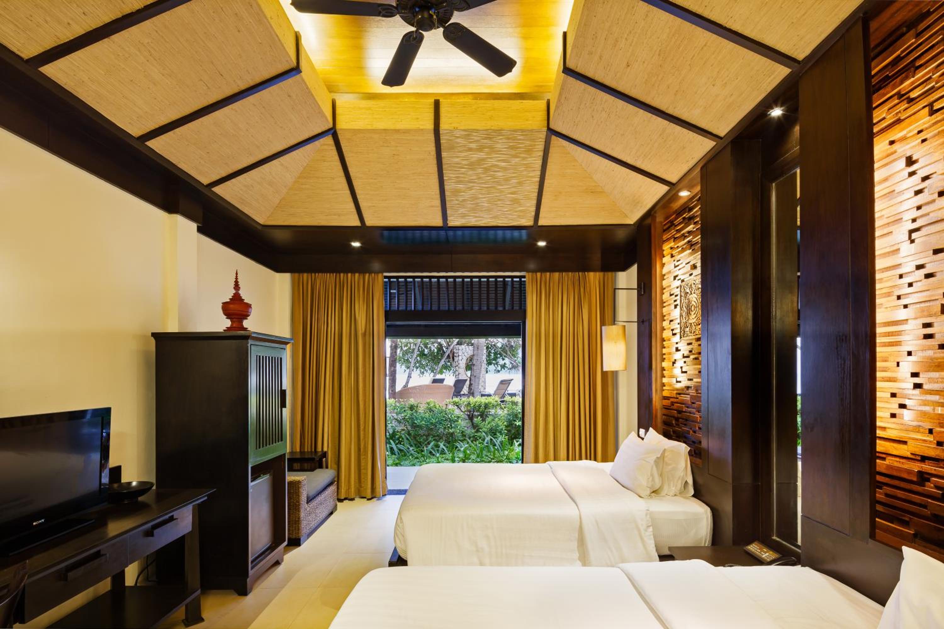 Impiana Beachfront Resort Patong, Phuket