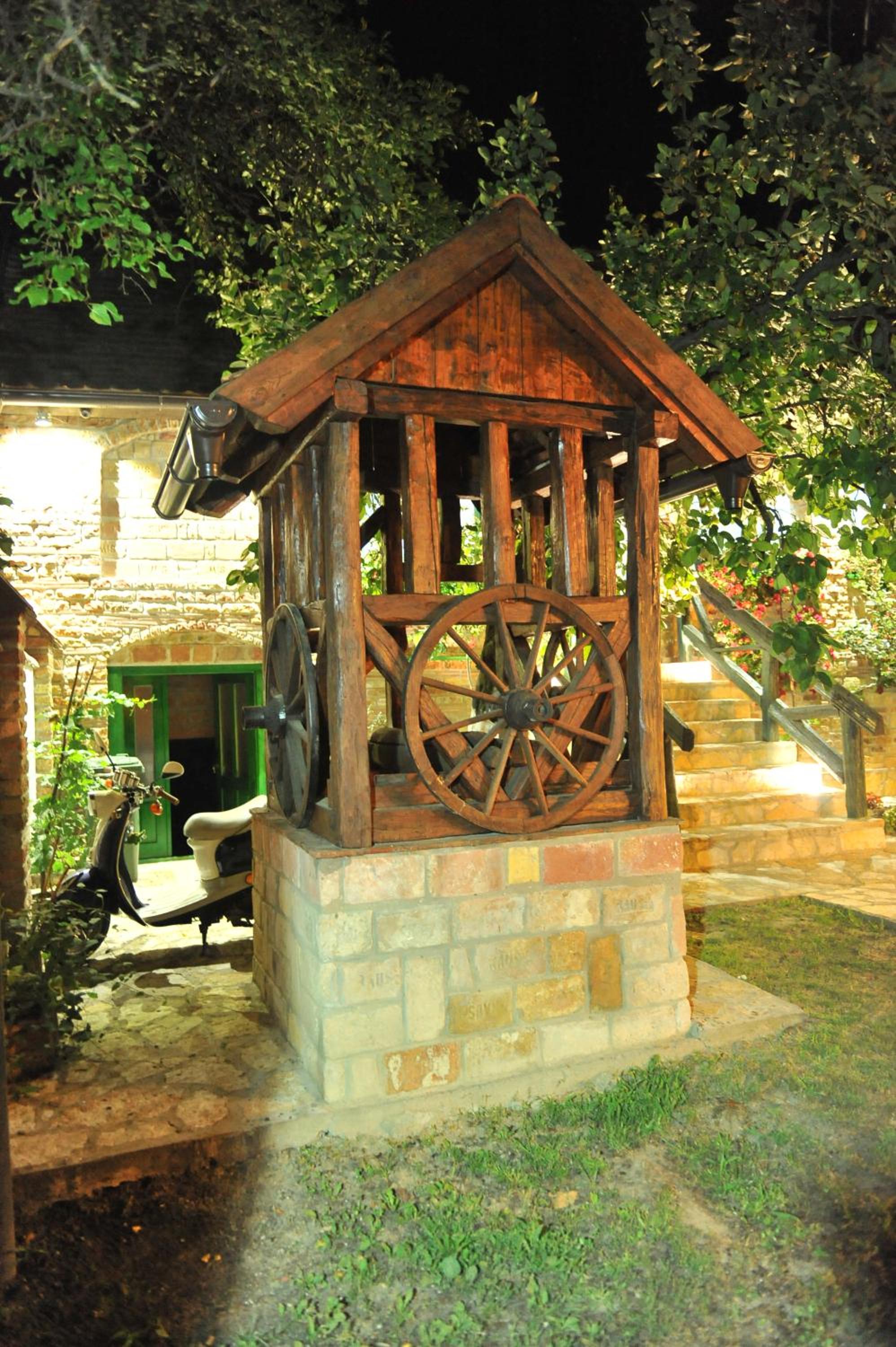 Photo 10