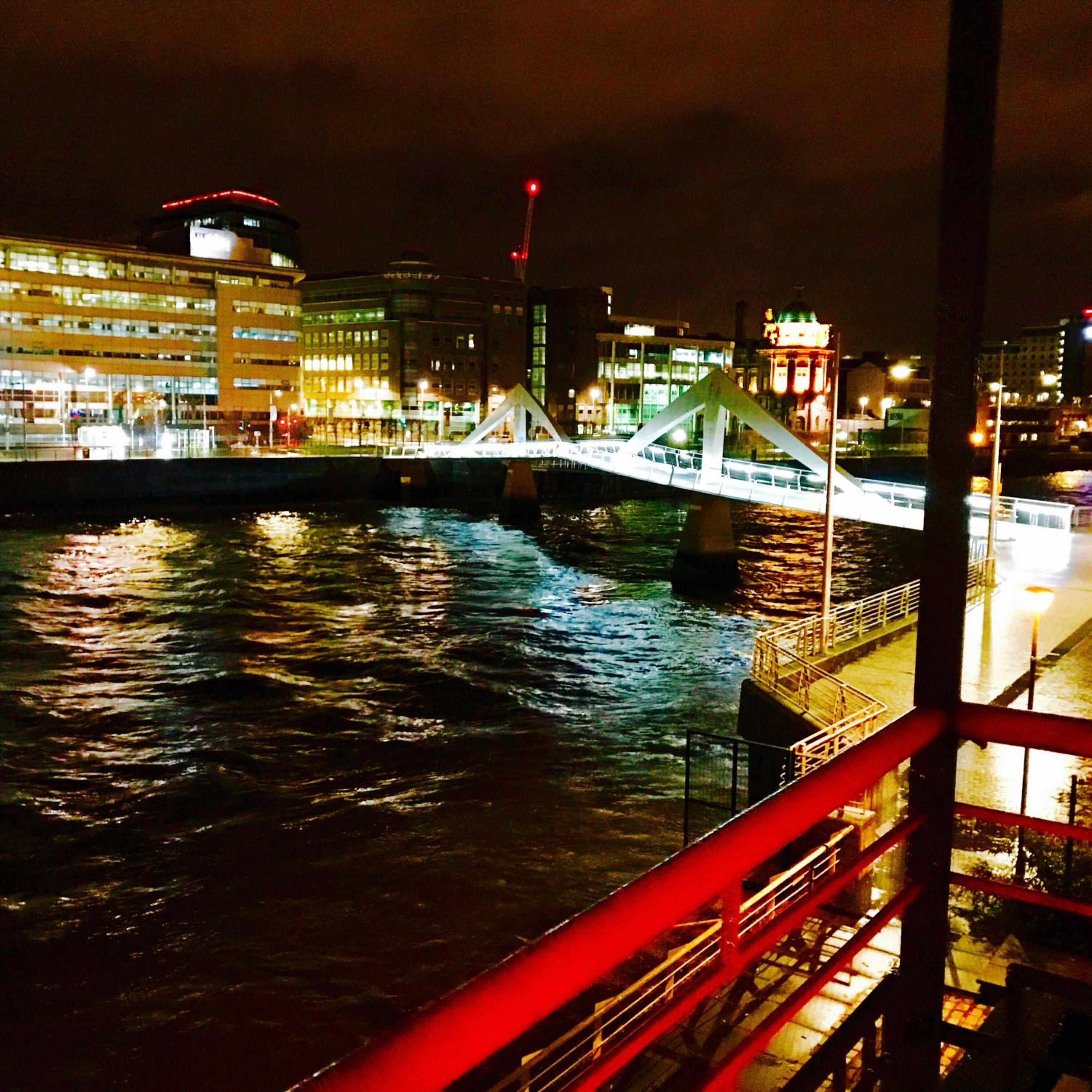 Glasgow City Centre Flat with River Views and Parking view 3