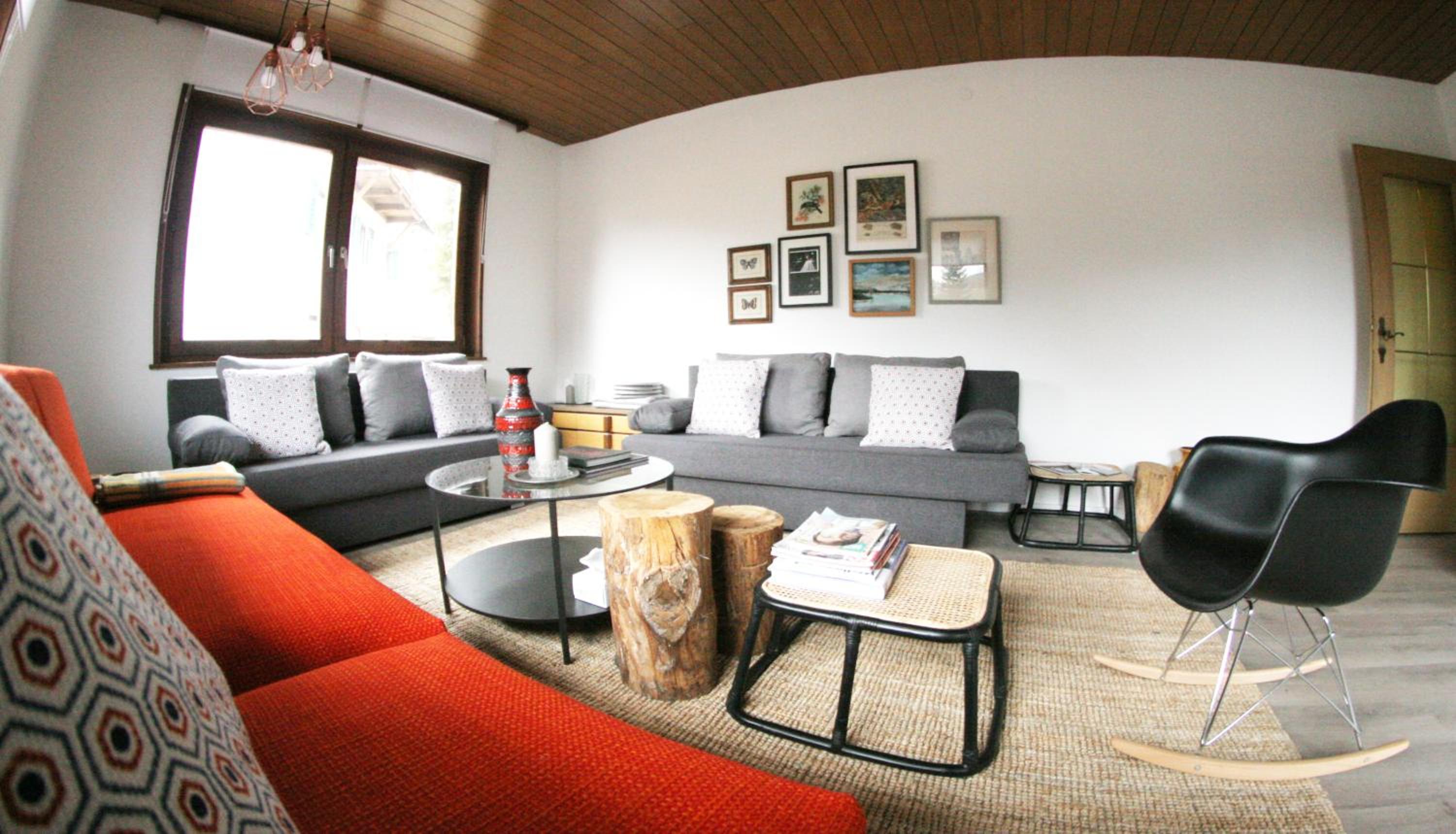 Family Friendly Chalet - Central with Beautiful Mountain Views