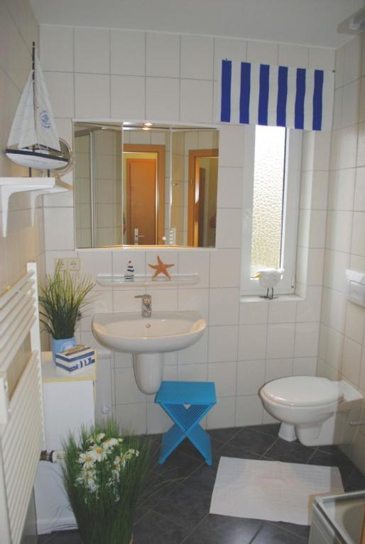 Ferienwohnung Yachthafentraum direkt, am Strand, Seebrücke,Hafen, Shopping