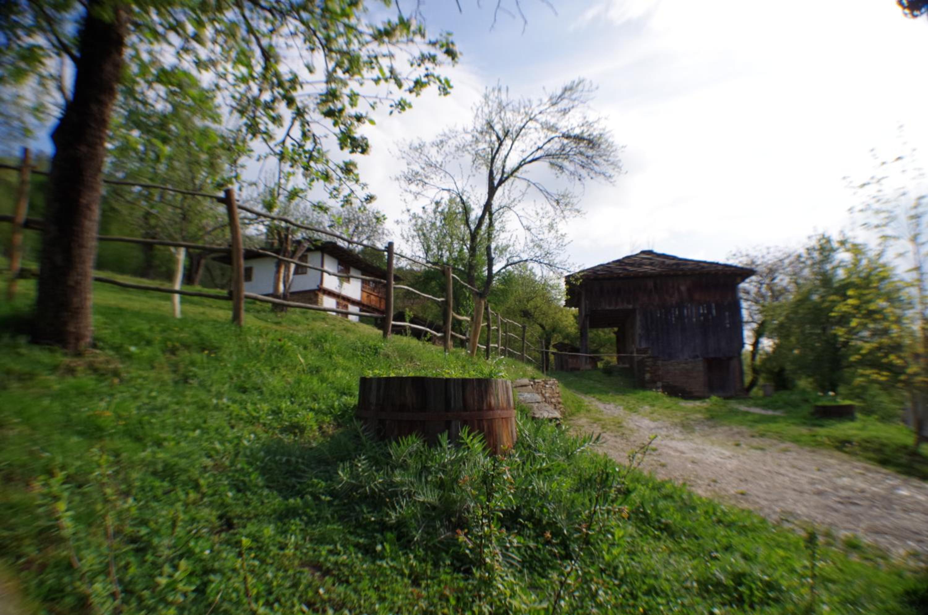 Authentic House with Stunning Mountain View - Karashka