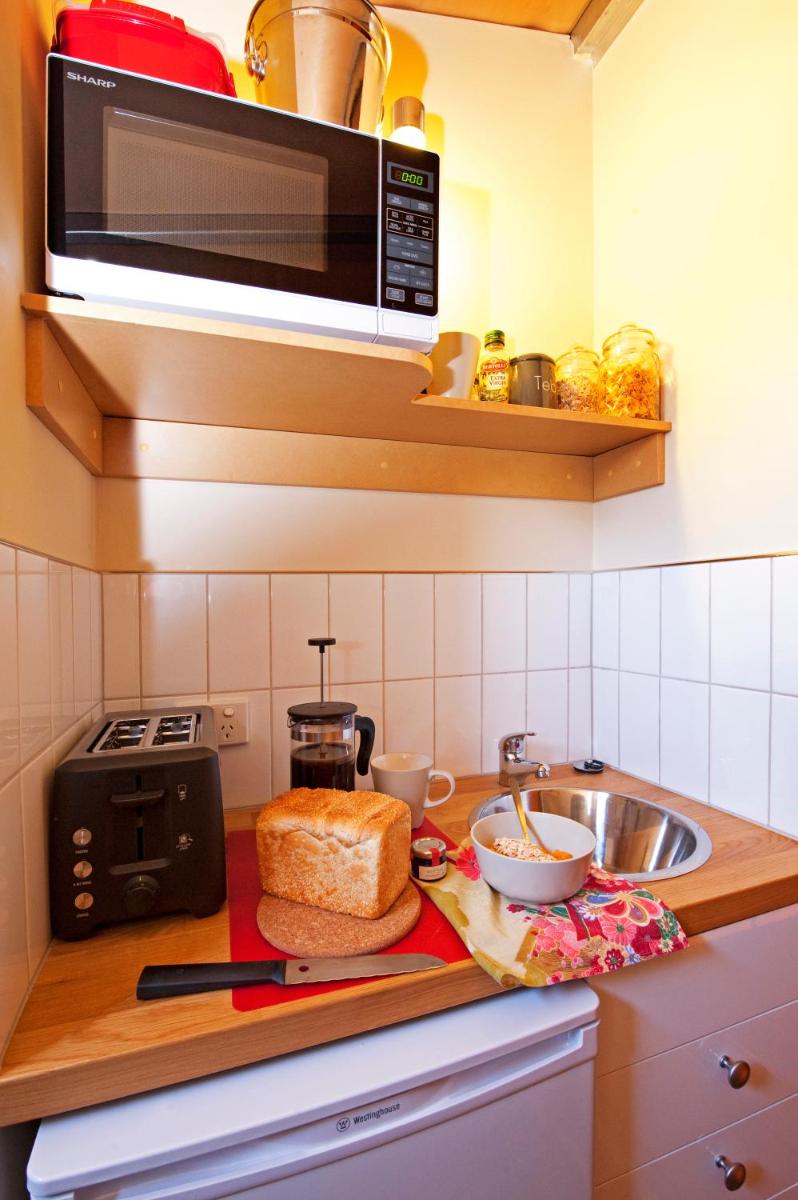 Alice Springs Vacations - Squeakywindmill Boutique Tent BB - Property Image 19
