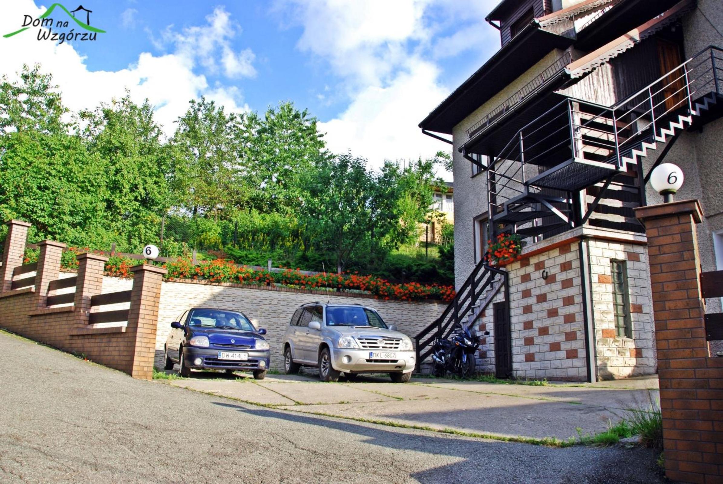Dom na wzgórzu view 2