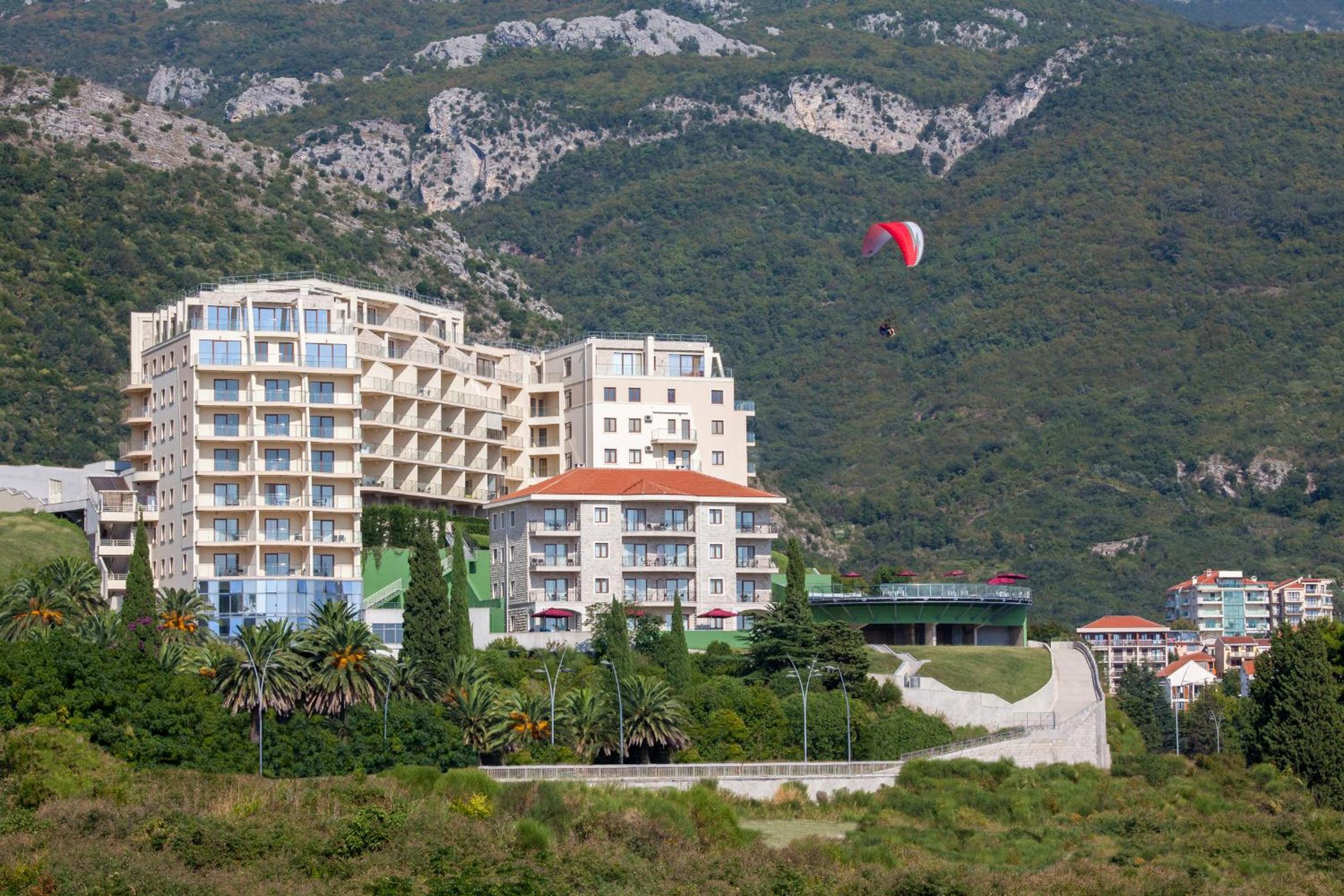 Hotel ApartHotel Belvedere Residence Becici Budva - Image 1