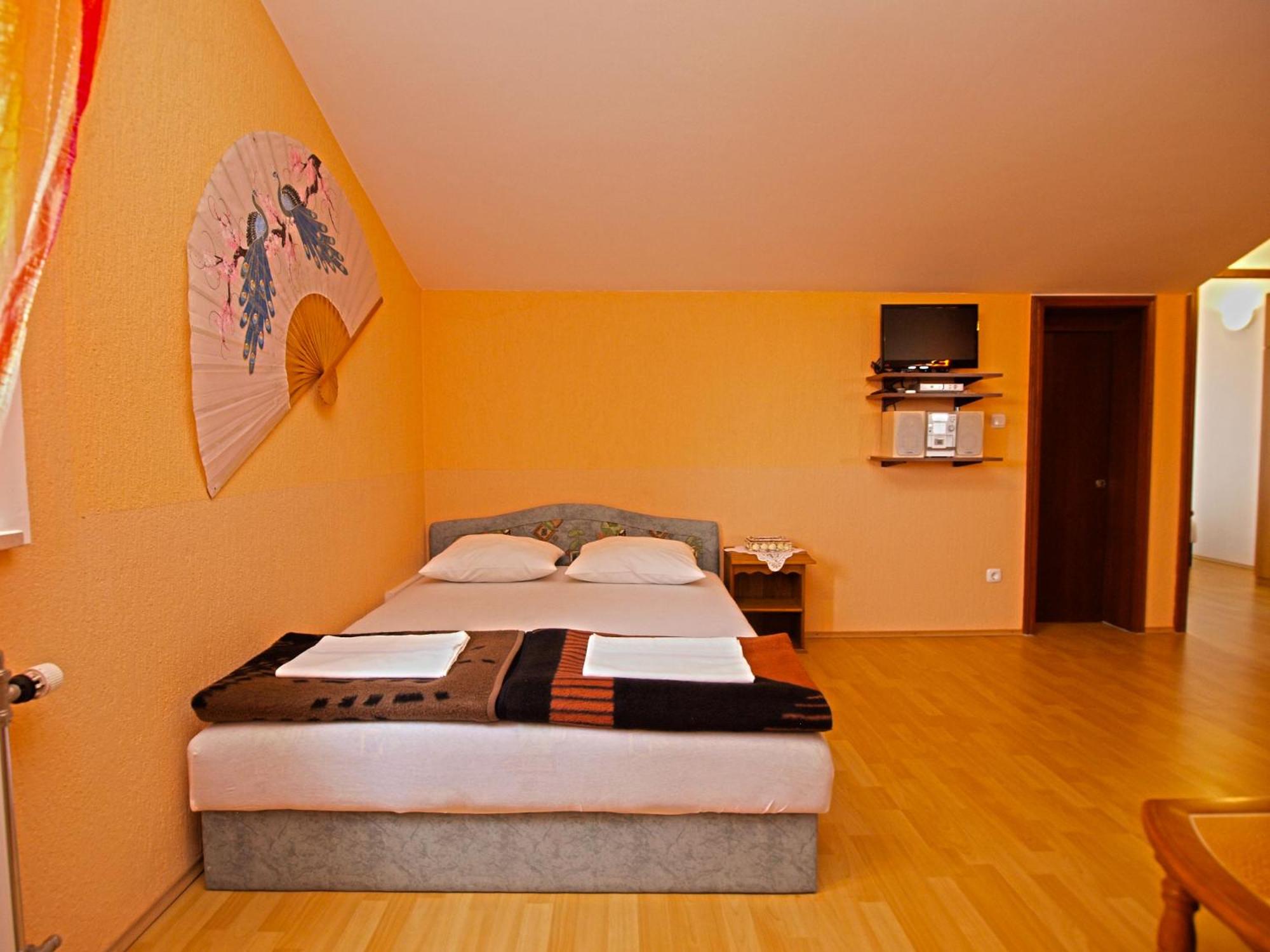 Apartments Denis 19