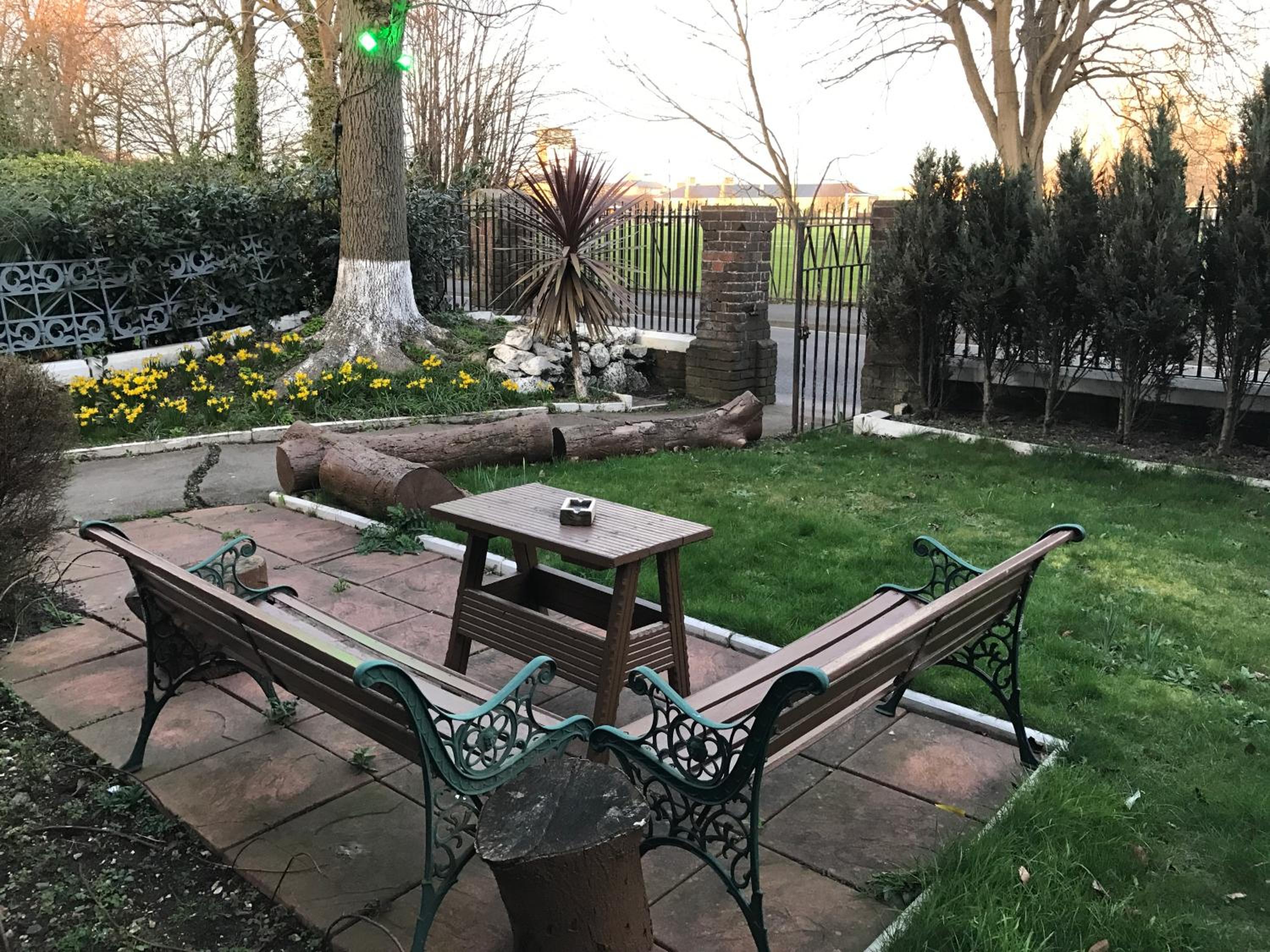 A Gosport Inn - Free Private Parking