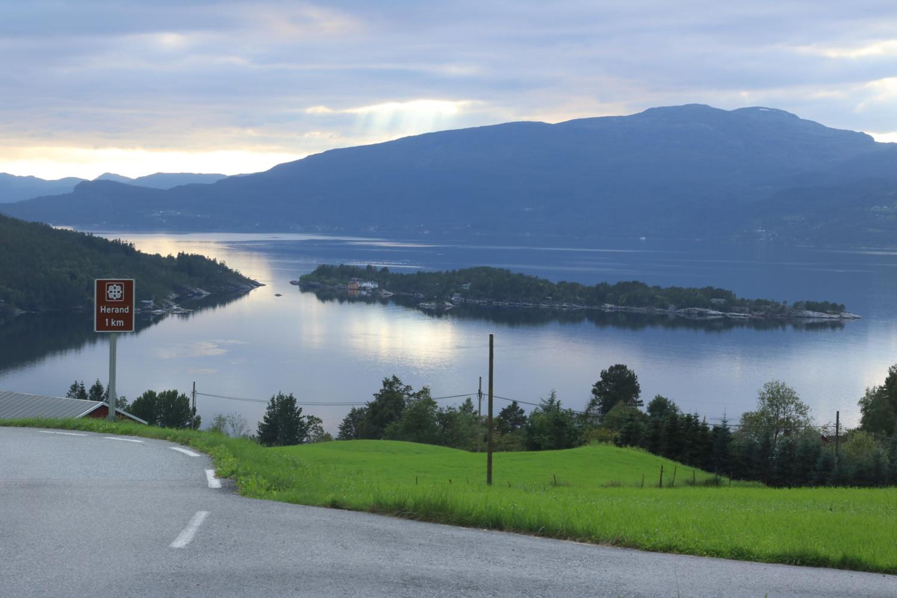 Hardanger Rom & Harmonium "The Green B&B" view 2
