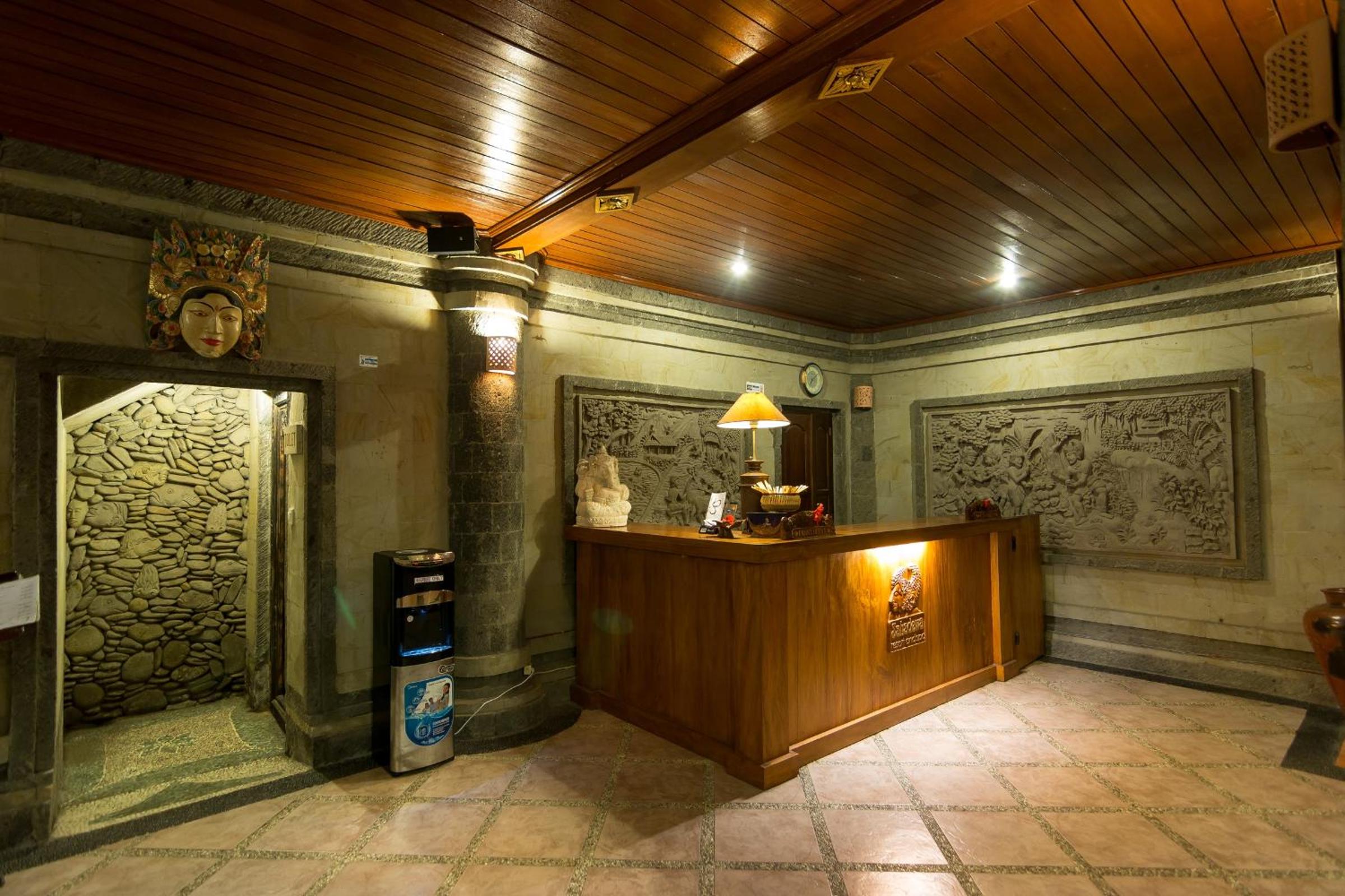 Lobby & Reception