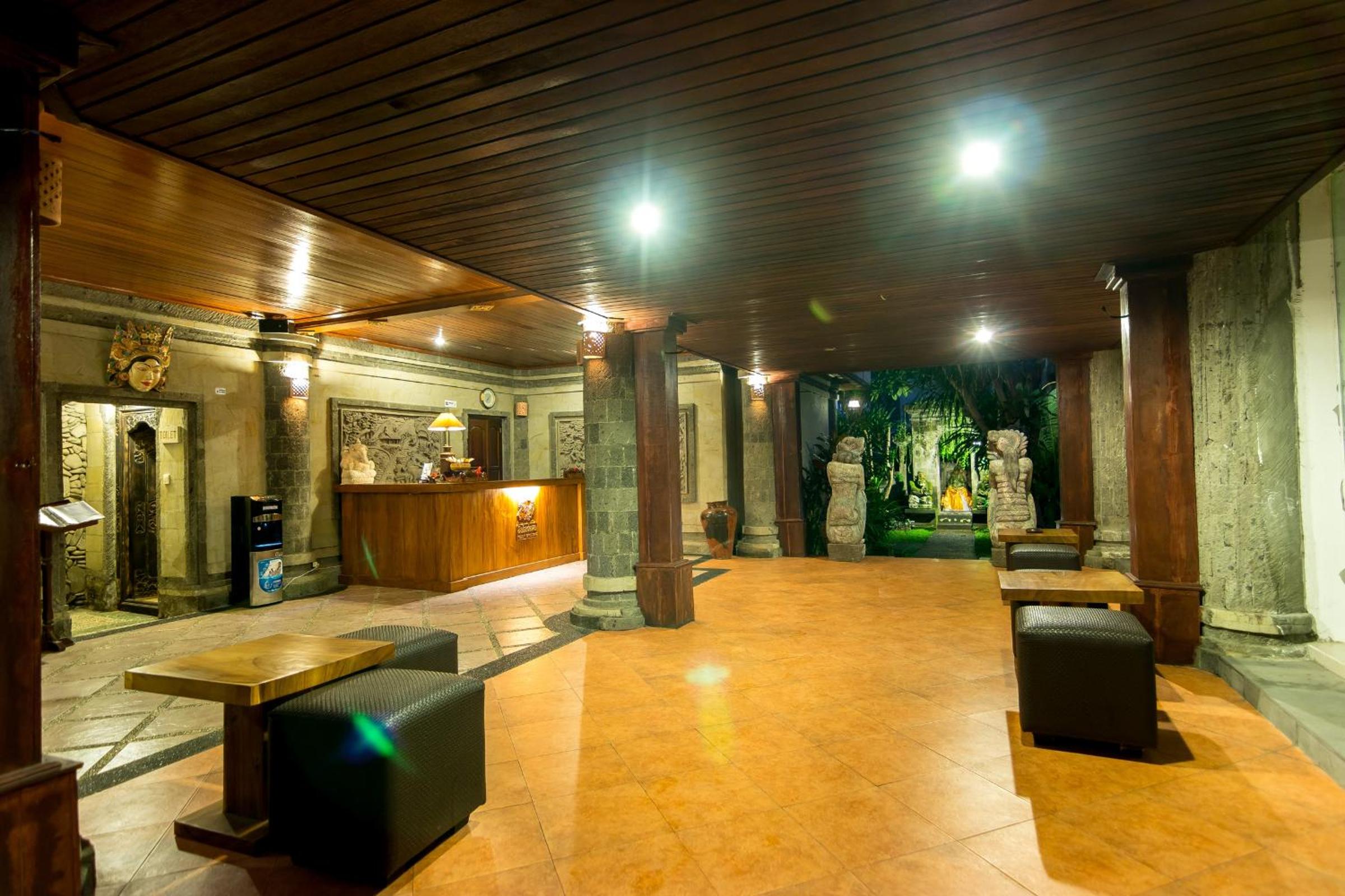 Lobby & Reception